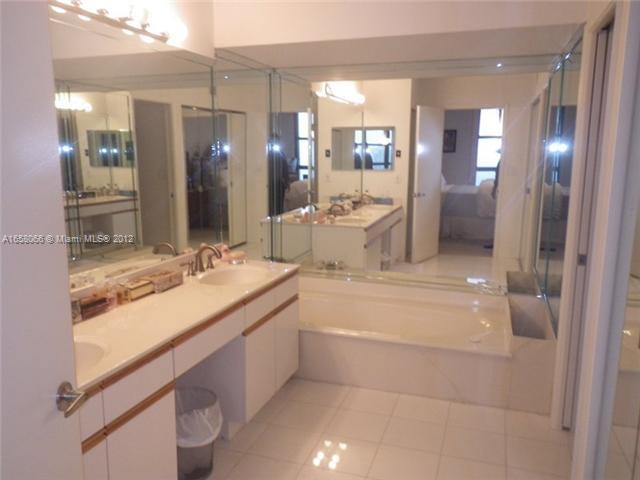 Unstaged master bathroom in Miami