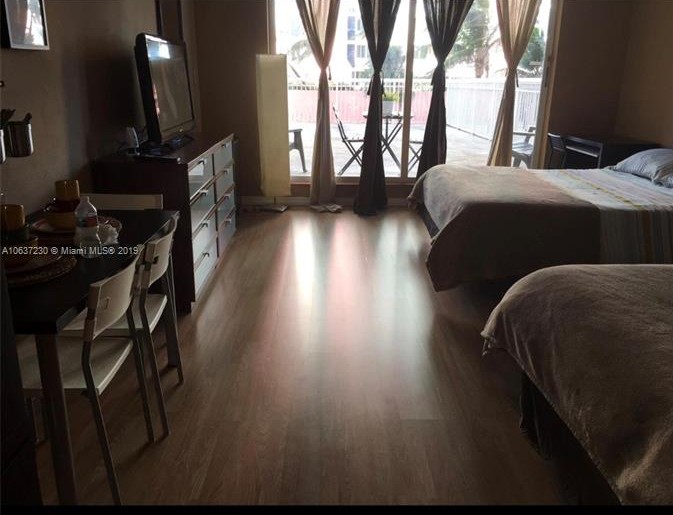 Unstaged bedroom in Miami