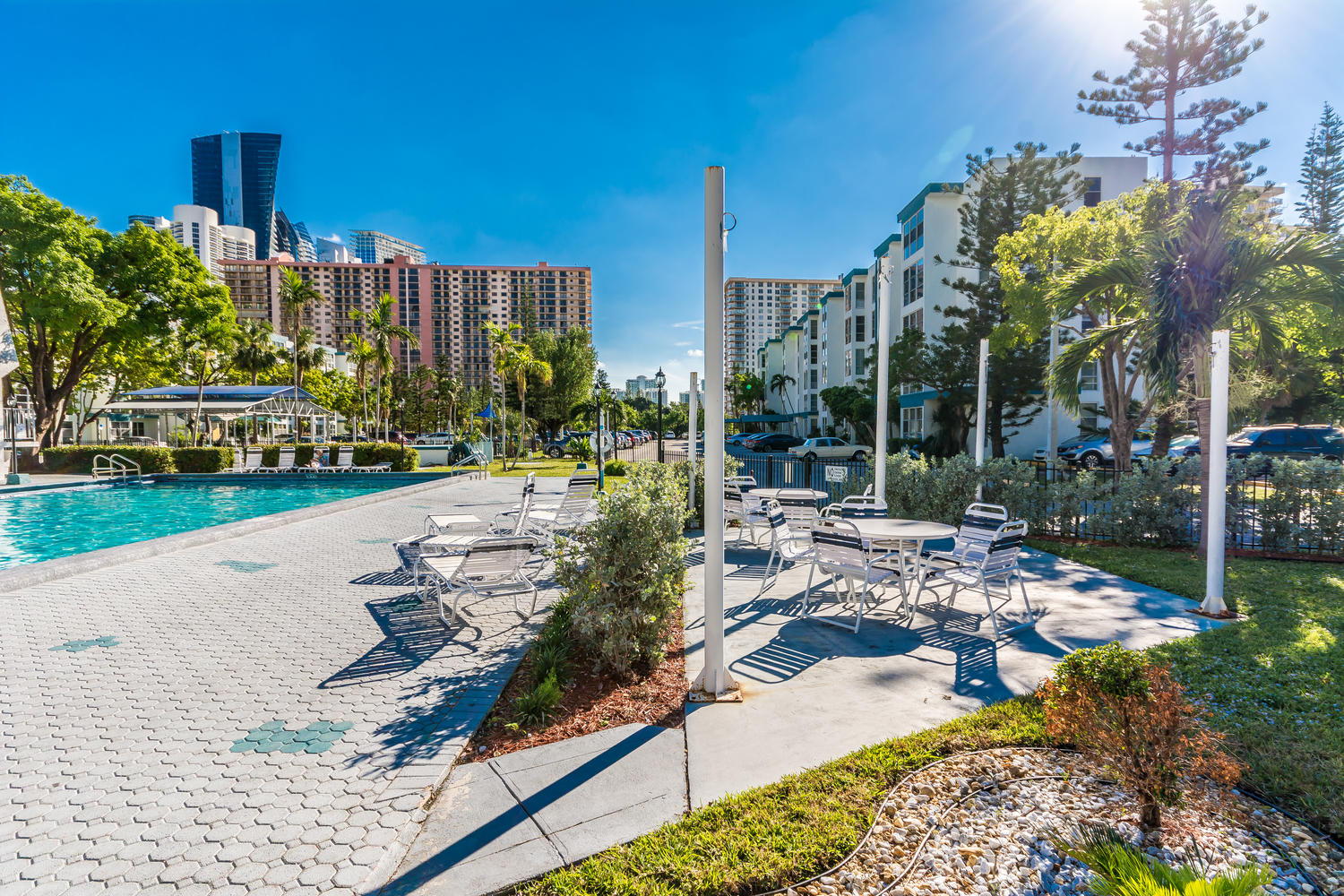 Budget Friendly 1 BD 1.5BR Walk To Ocean and More!