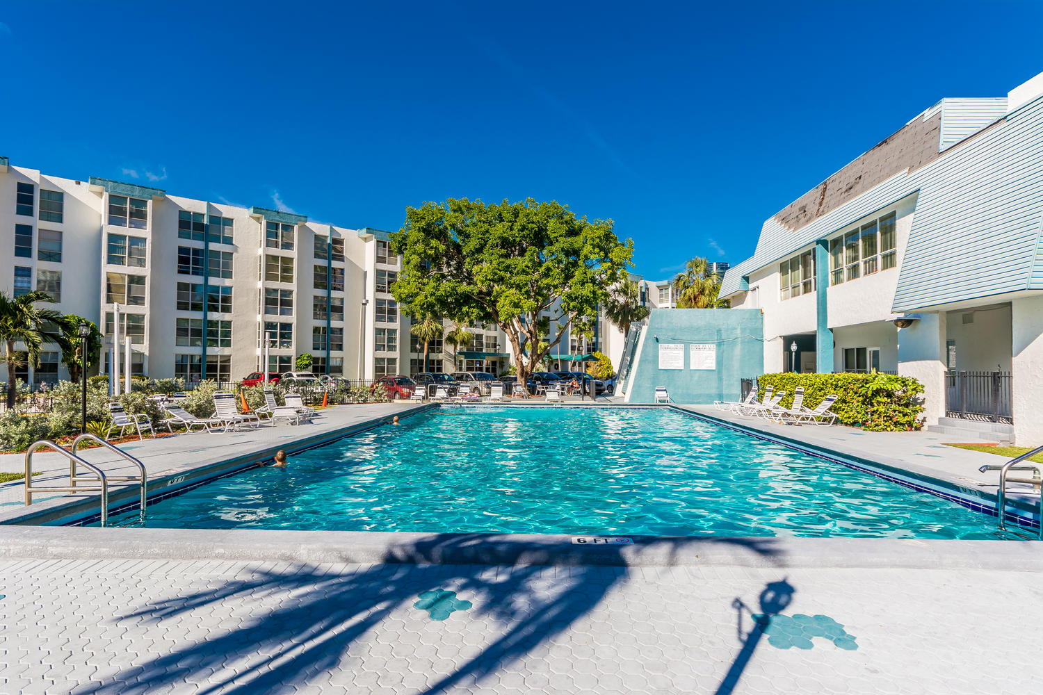 Budget Friendly 1 BD 1.5BR Walk To Ocean and More!