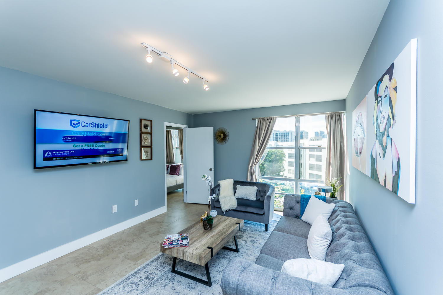 Budget Friendly 1 BD 1.5BR Walk To Ocean and More!