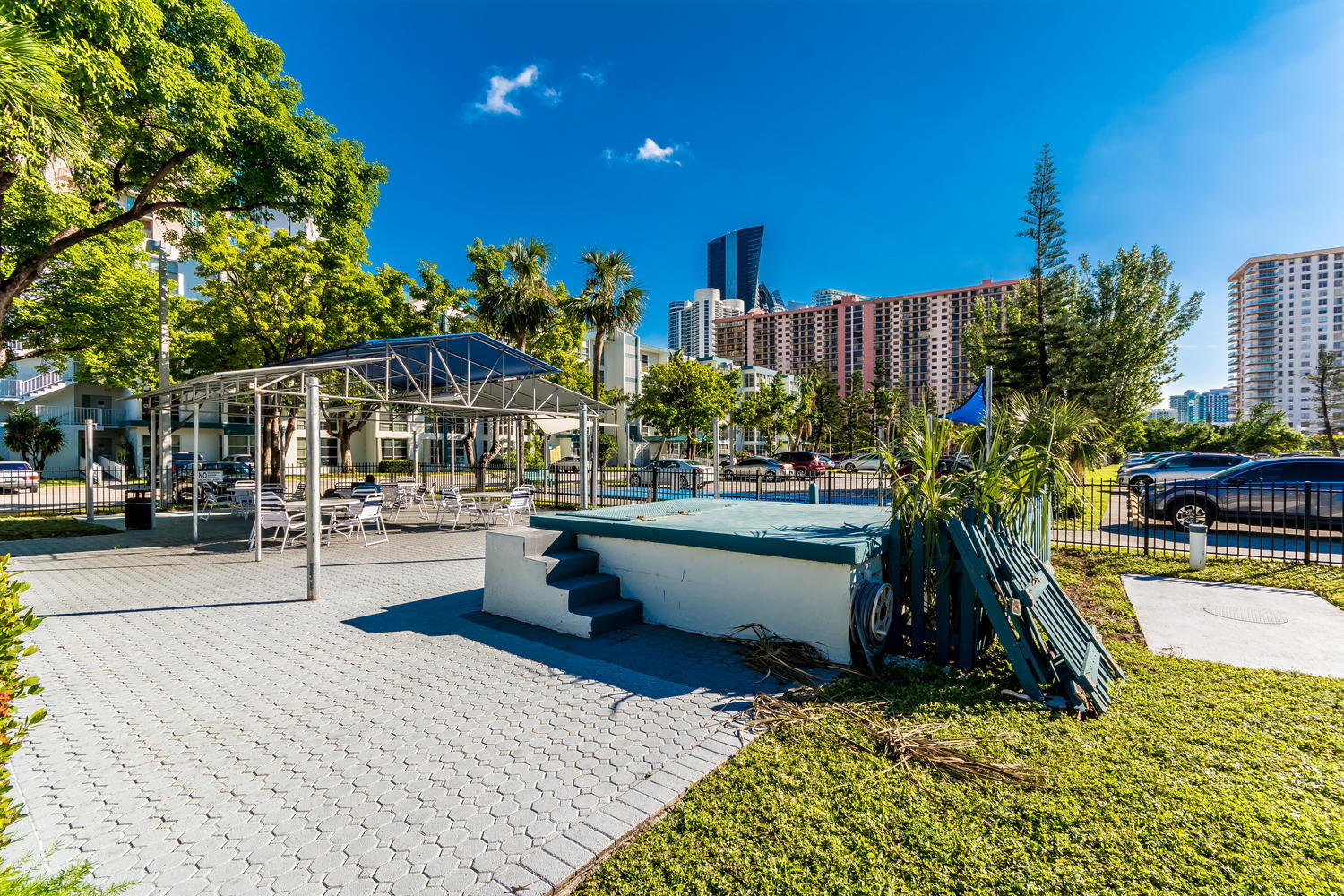 Budget Friendly 1 BD 1.5BR Walk To Ocean and More!