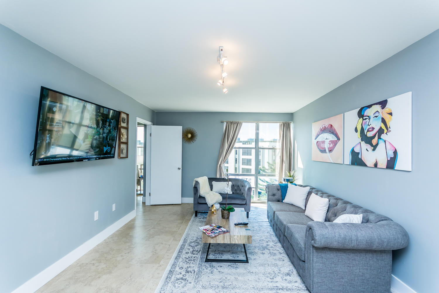 Budget Friendly 1 BD 1.5BR Walk To Ocean and More!