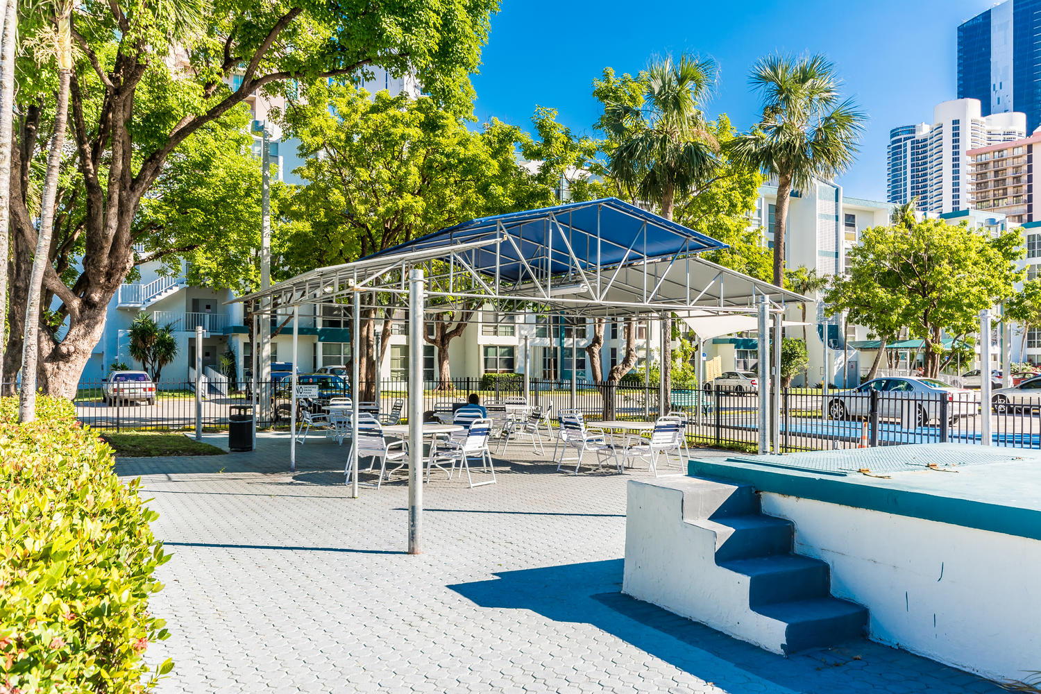 Budget Friendly 1 BD 1.5BR Walk To Ocean and More!