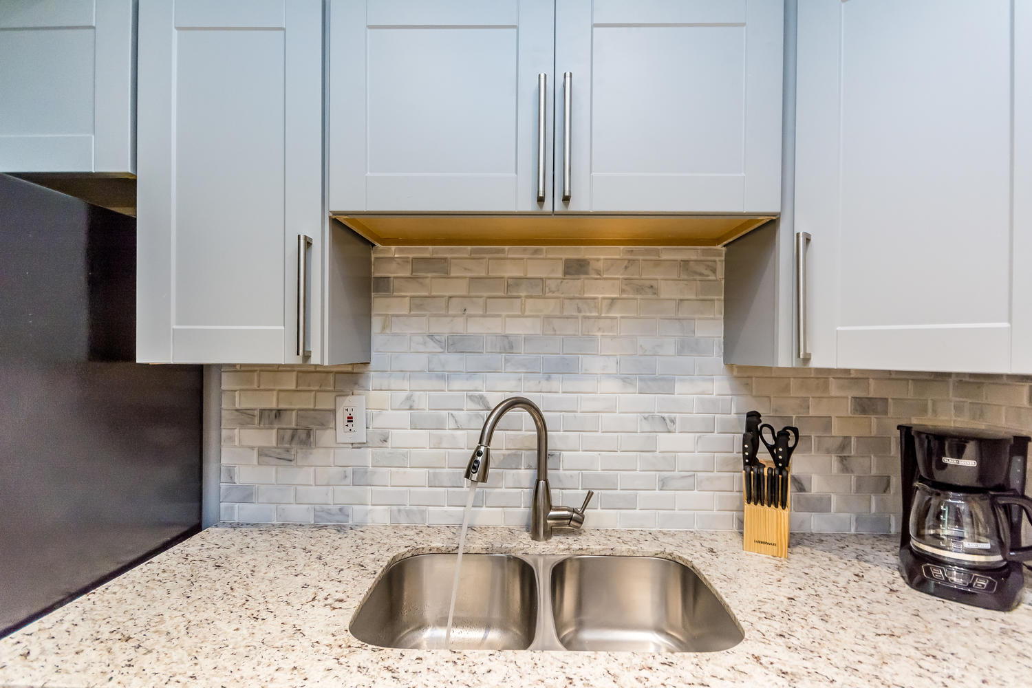 Budget Friendly 1 BD 1.5BR Walk To Ocean and More!