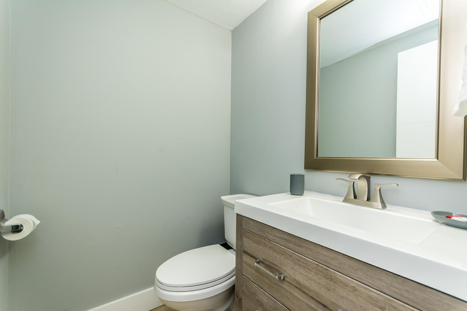 Budget Friendly 1 BD 1.5BR Walk To Ocean and More!