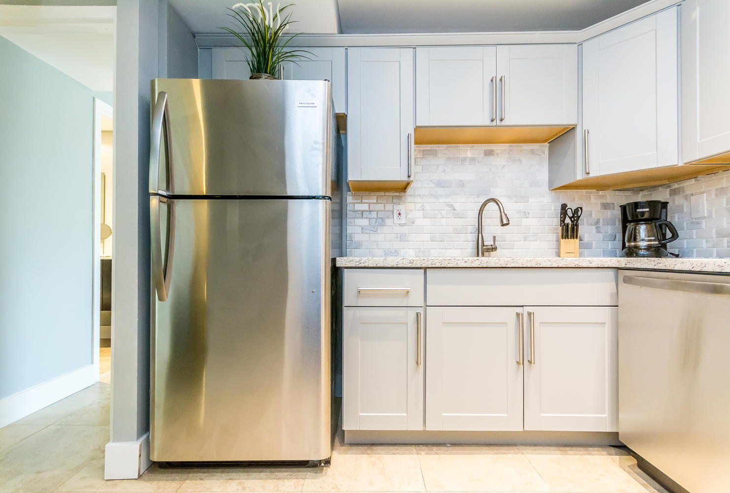 Budget Friendly 1 BD 1.5BR Walk To Ocean and More!