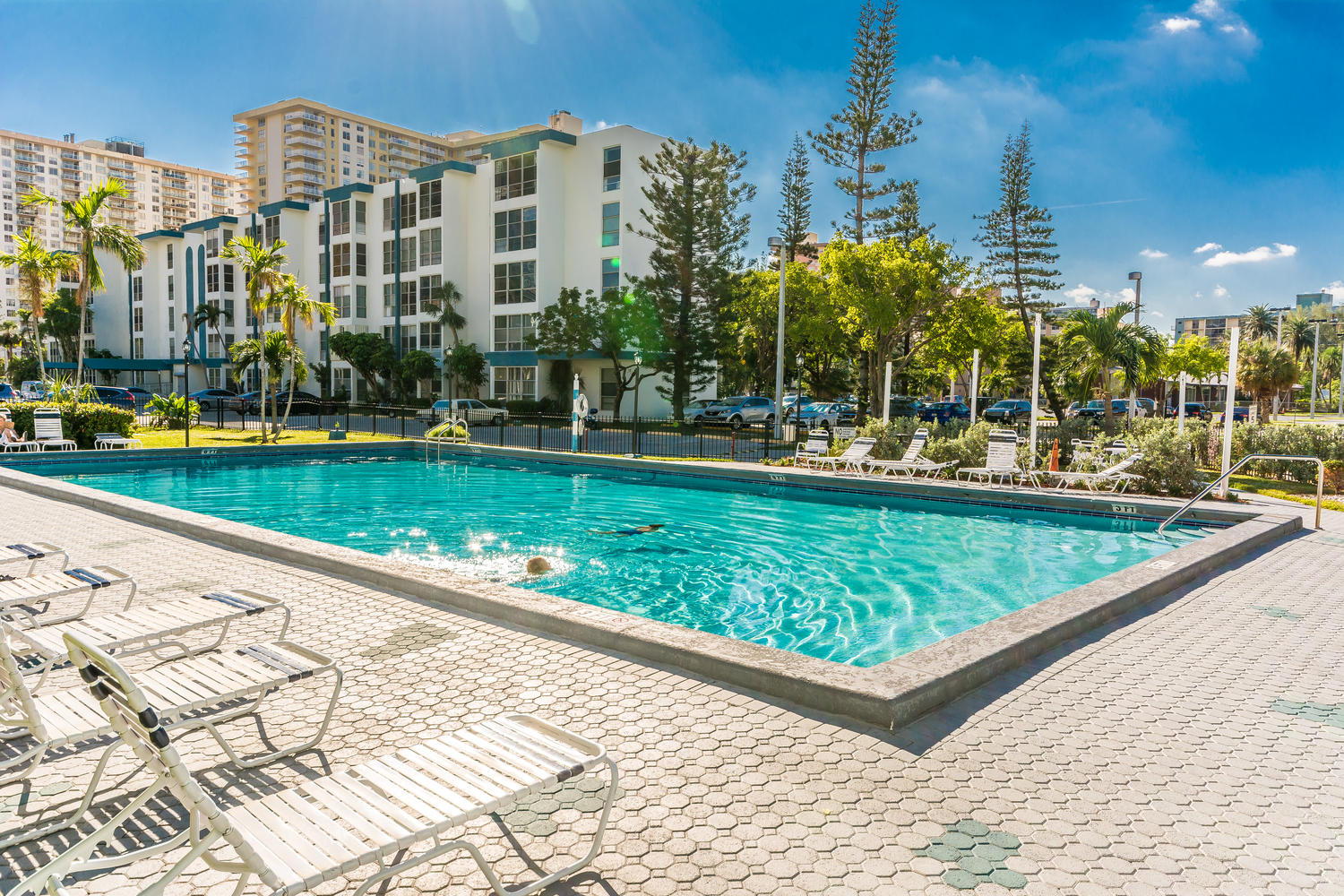 Budget Friendly 1 BD 1.5BR Walk To Ocean and More!