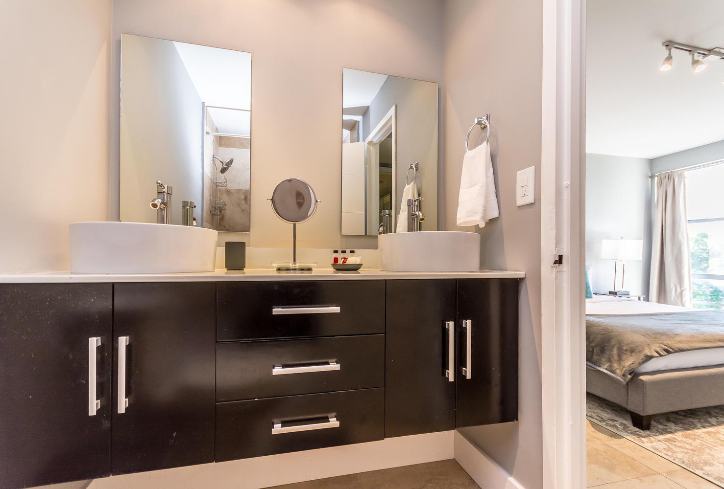 Budget Friendly 1 BD 1.5BR Walk To Ocean and More!