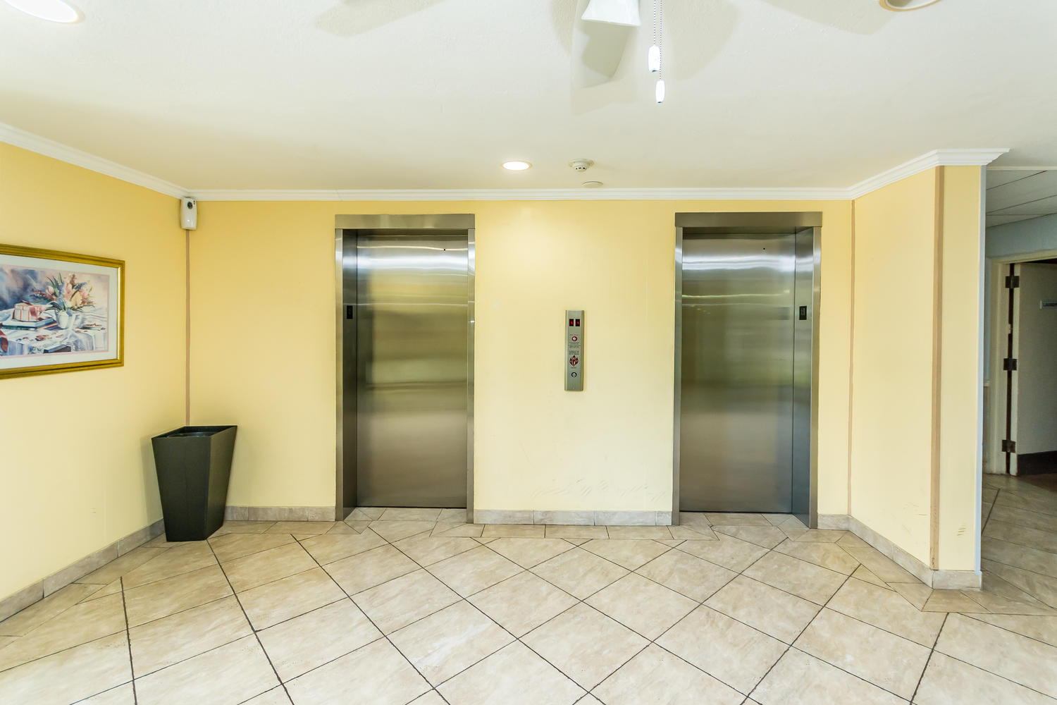 Budget Friendly 1 BD 1.5BR Walk To Ocean and More!