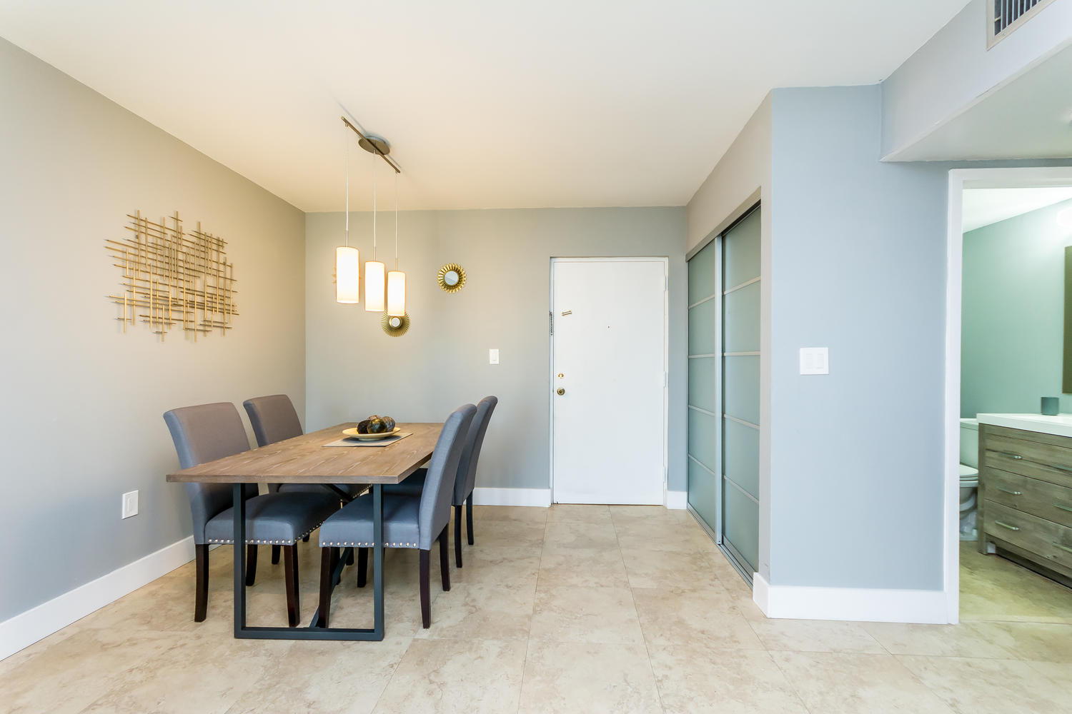 Budget Friendly 1 BD 1.5BR Walk To Ocean and More!