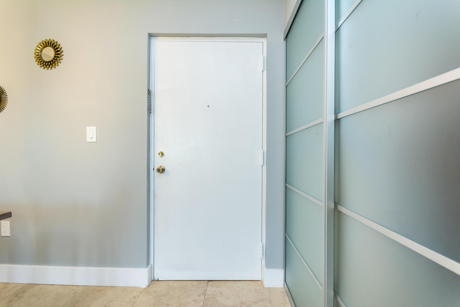 Budget Friendly 1 BD 1.5BR Walk To Ocean and More!