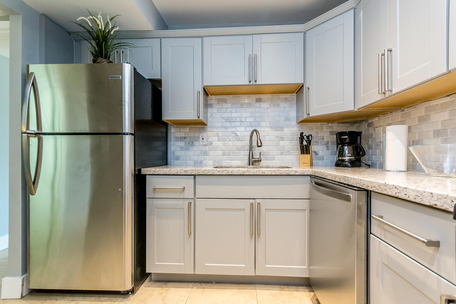 Budget Friendly 1 BD 1.5BR Walk To Ocean and More!