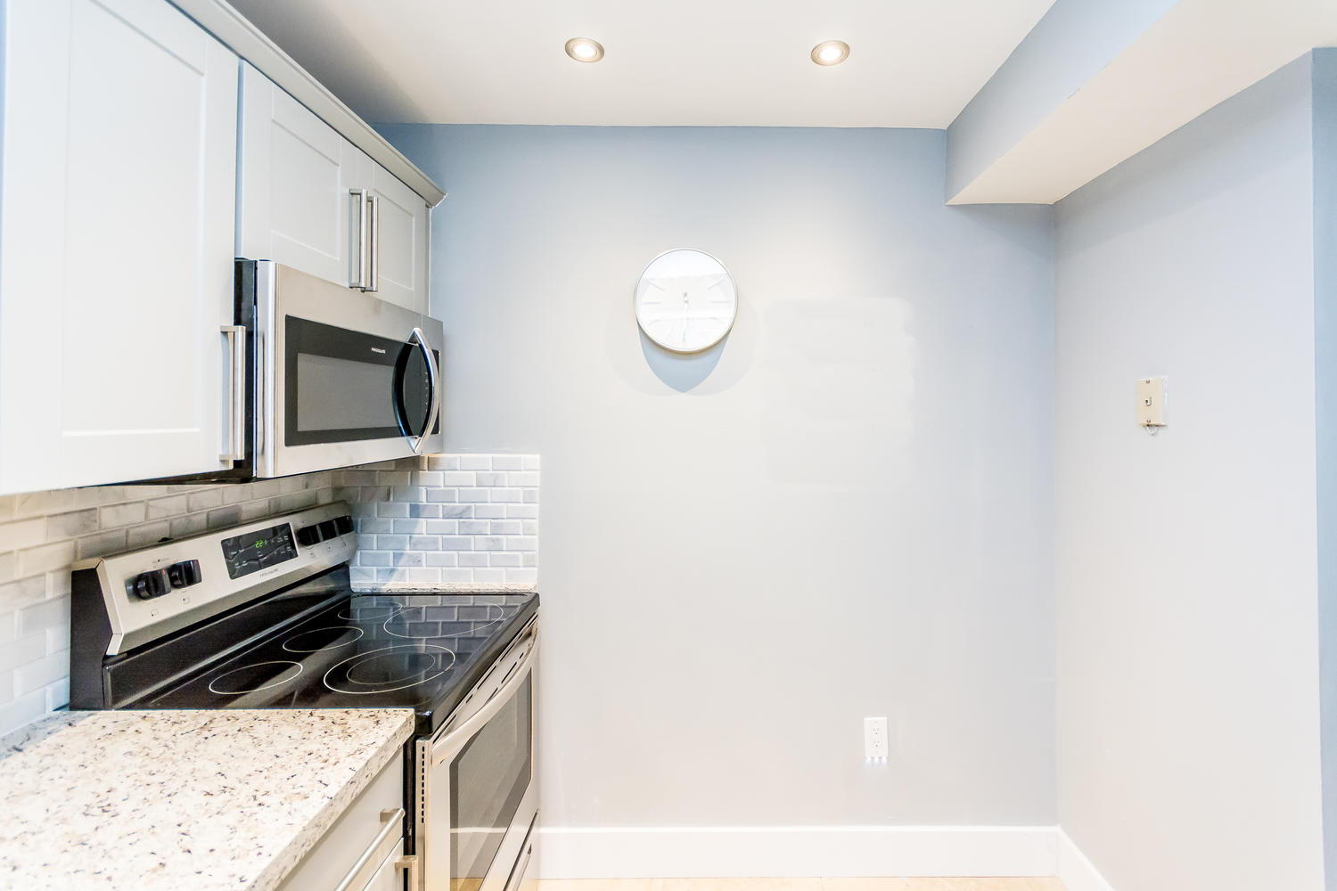 Budget Friendly 1 BD 1.5BR Walk To Ocean and More!
