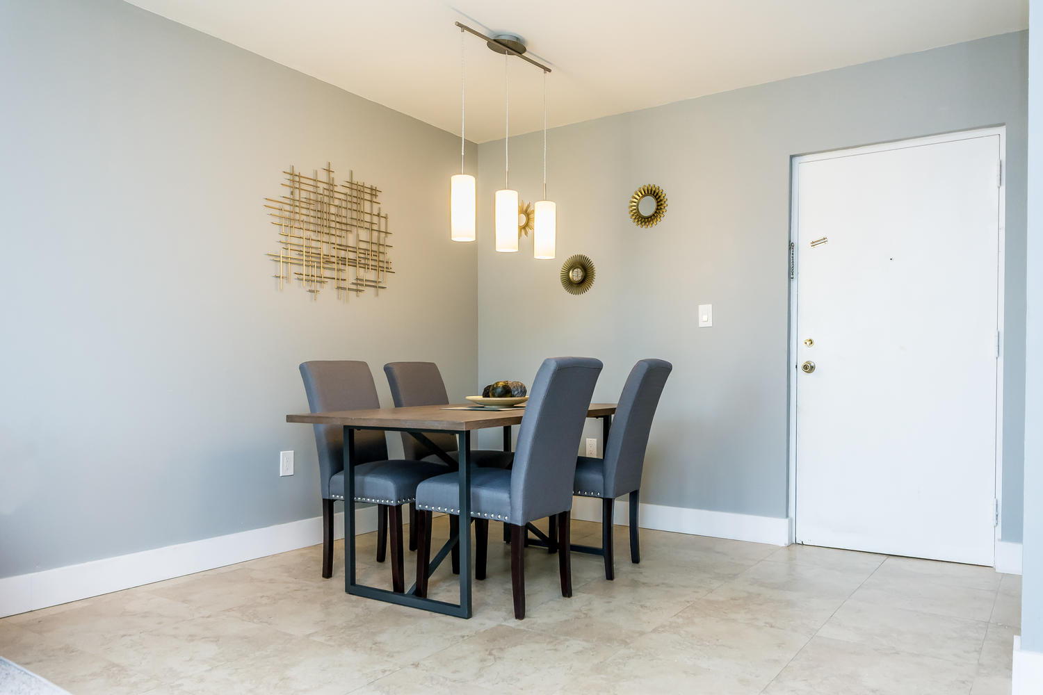Budget Friendly 1 BD 1.5BR Walk To Ocean and More!