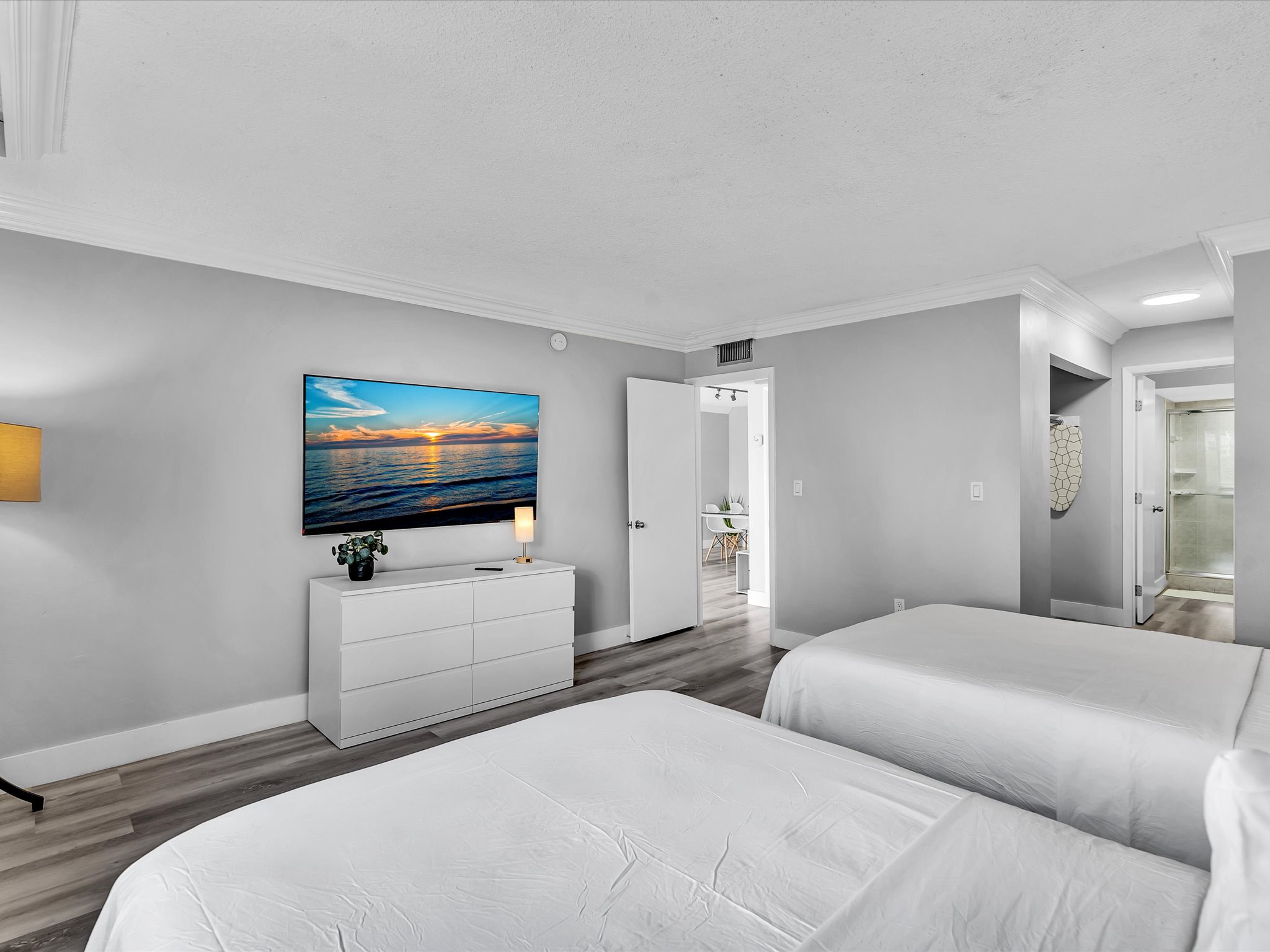 1 BR Walk to Beach, Free Parking, Renovated! Nice! - Marbella 510