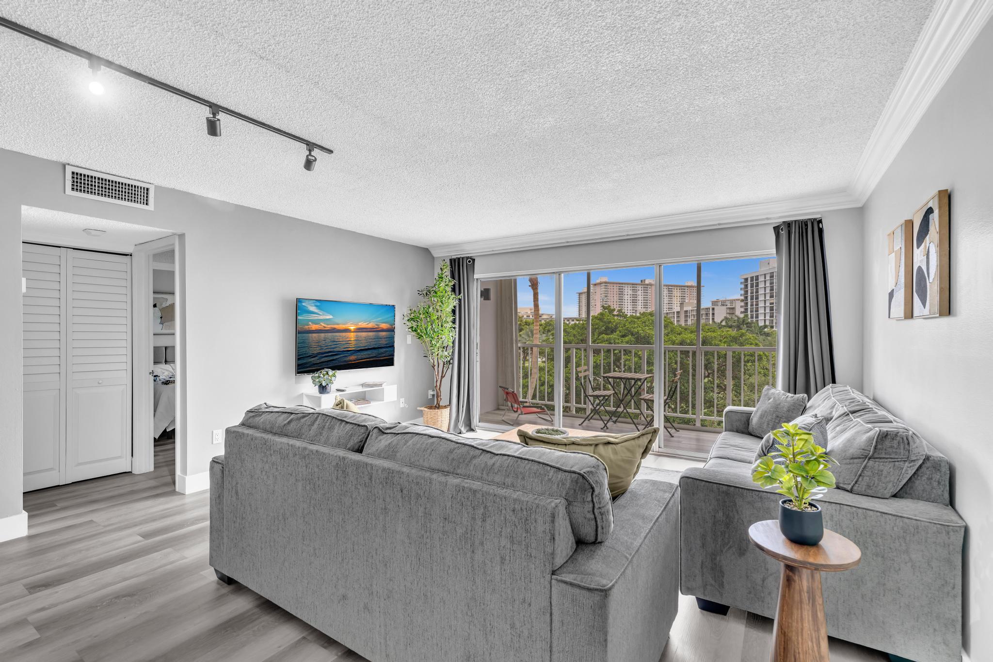 1 BR Walk to Beach, Free Parking, Renovated! Nice! - Marbella 510