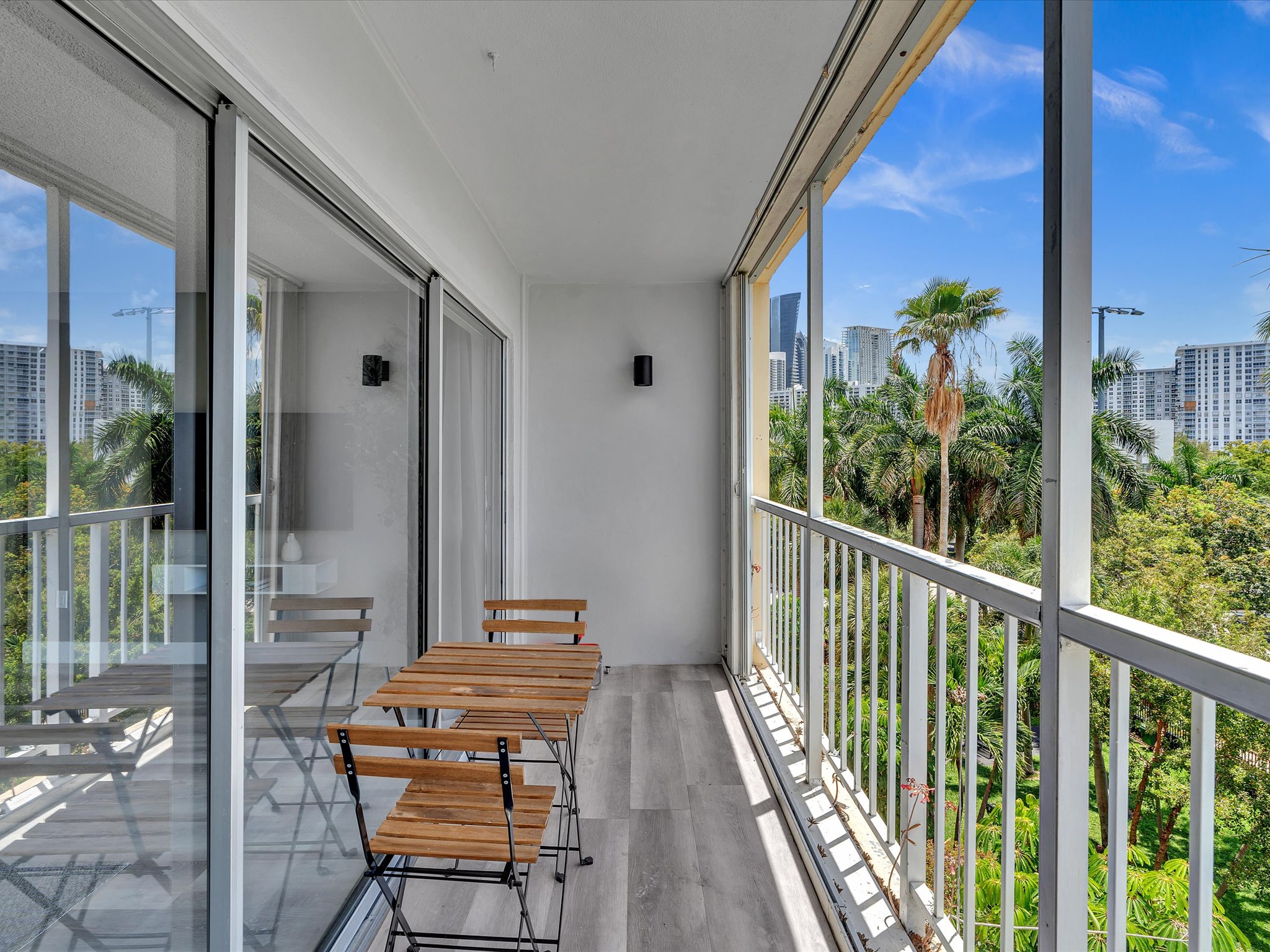 1 BR Walk to Beach, Free Parking, Renovated! Nice! - Marbella 510