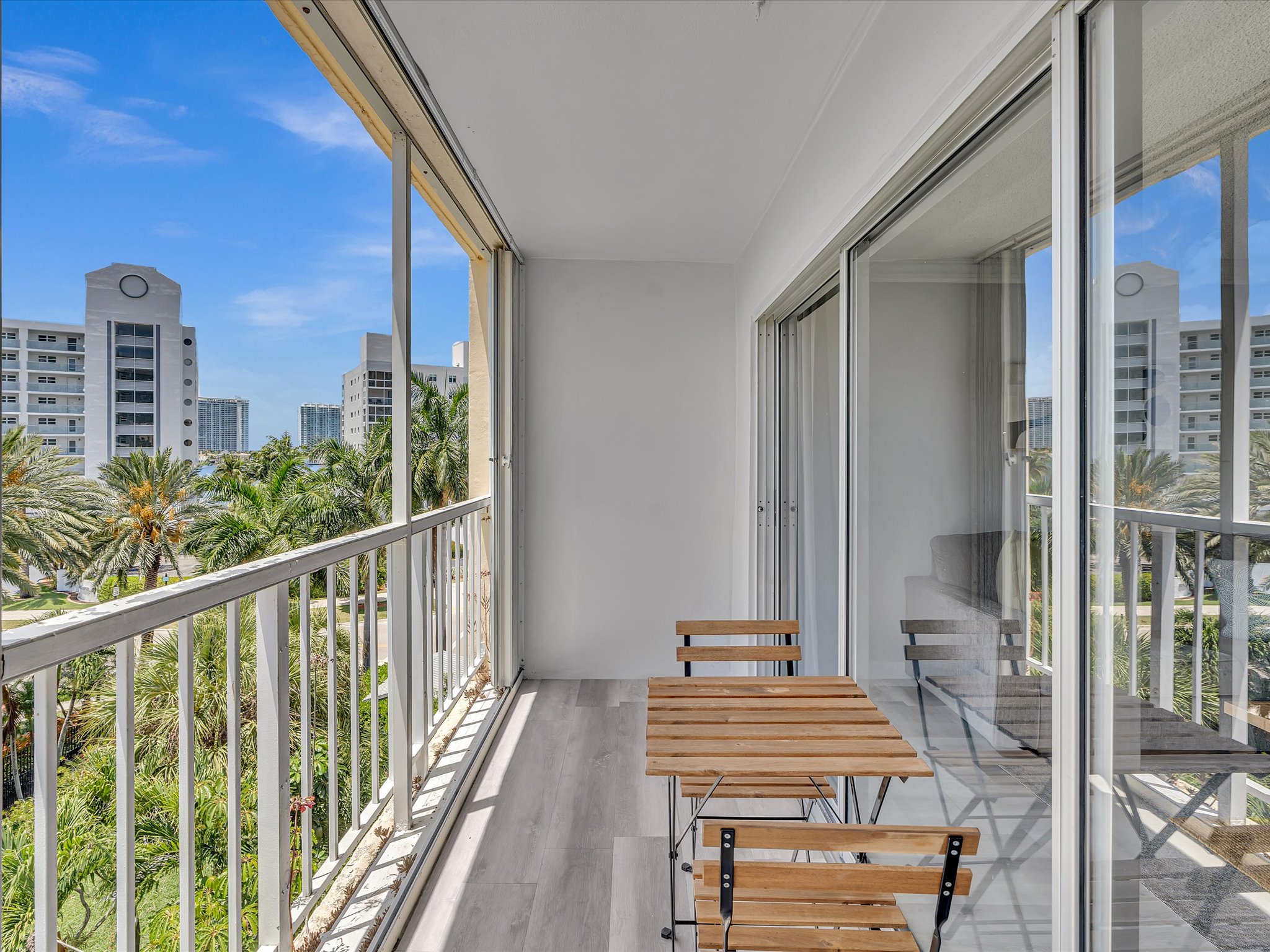 1 BR Walk to Beach, Free Parking, Renovated! Nice! - Marbella 510