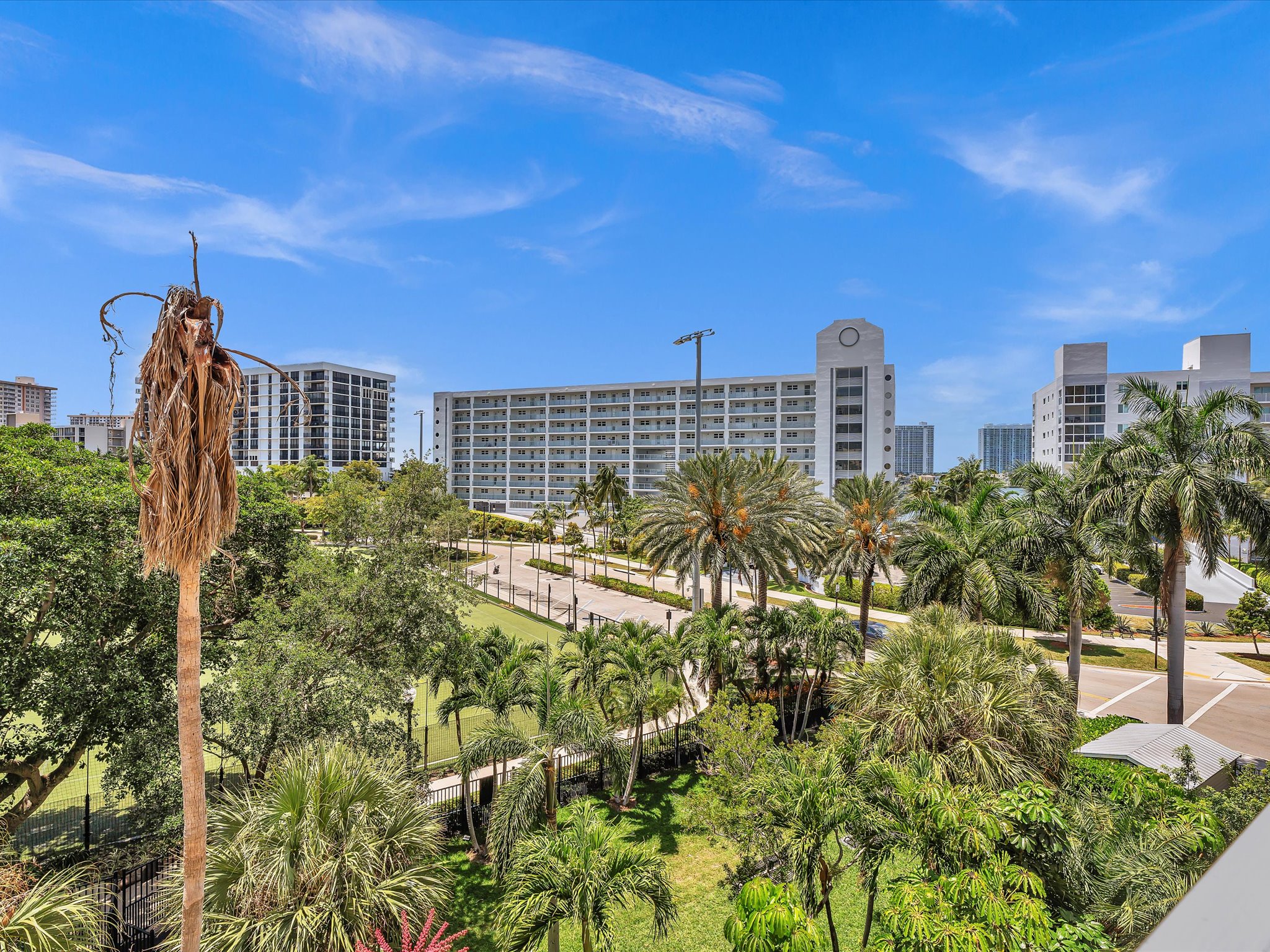 1 BR Walk to Beach, Free Parking, Renovated! Nice! - Marbella 510
