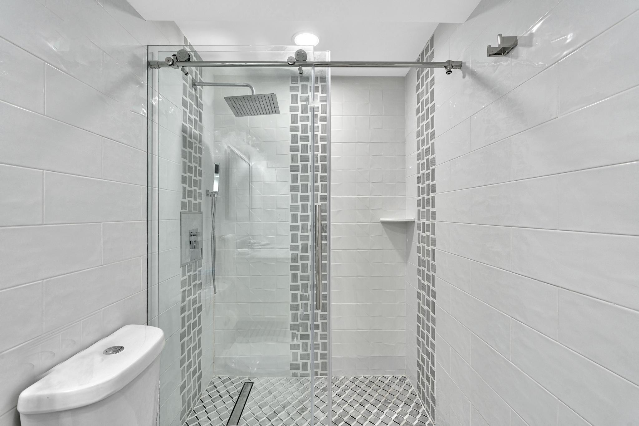 Sunny Isles Gem/ 2BR Modern Condo + Free Parking/ 712