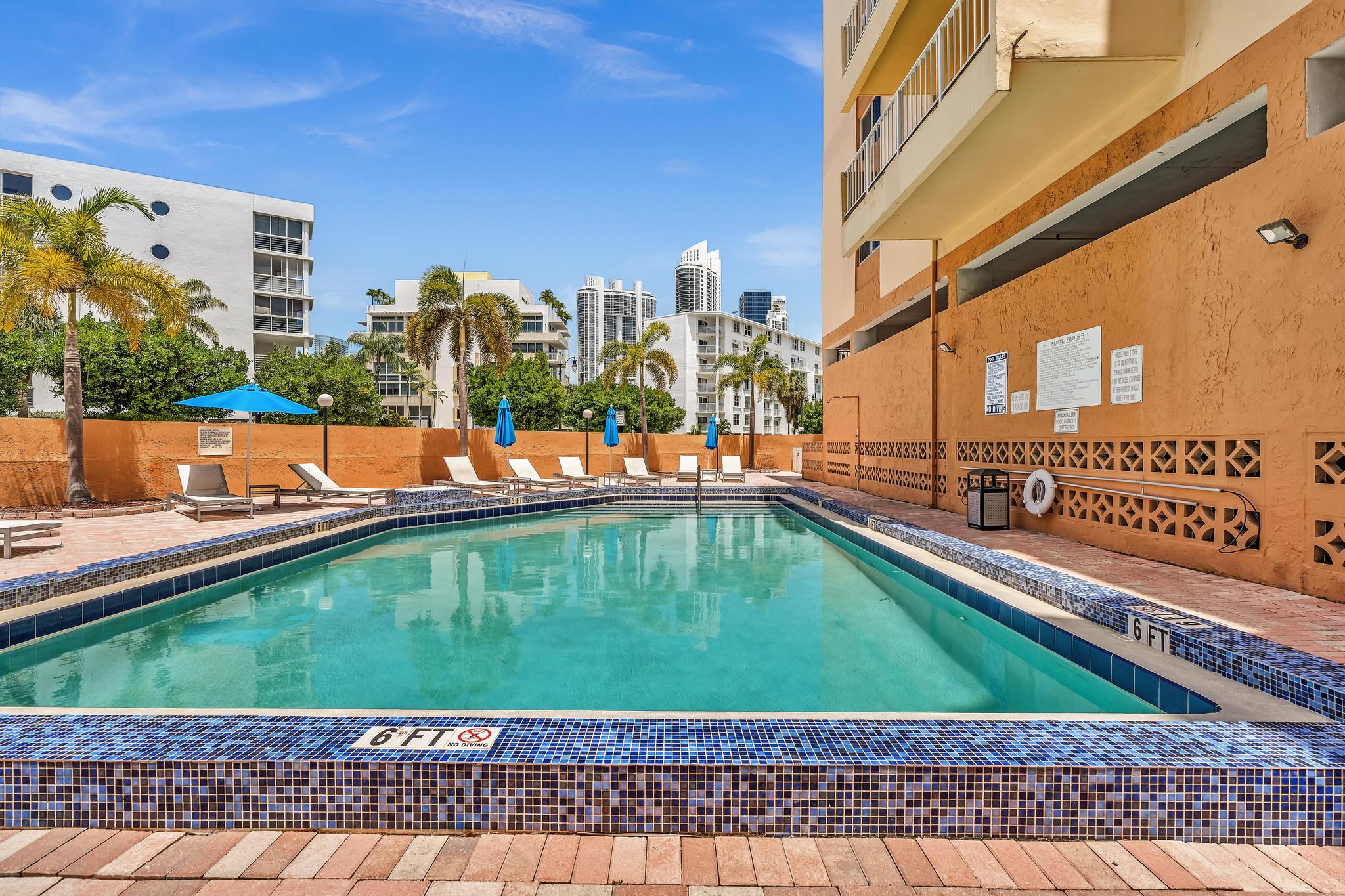 Sunny Isles Gem/ 2BR Modern Condo + Free Parking/ 712