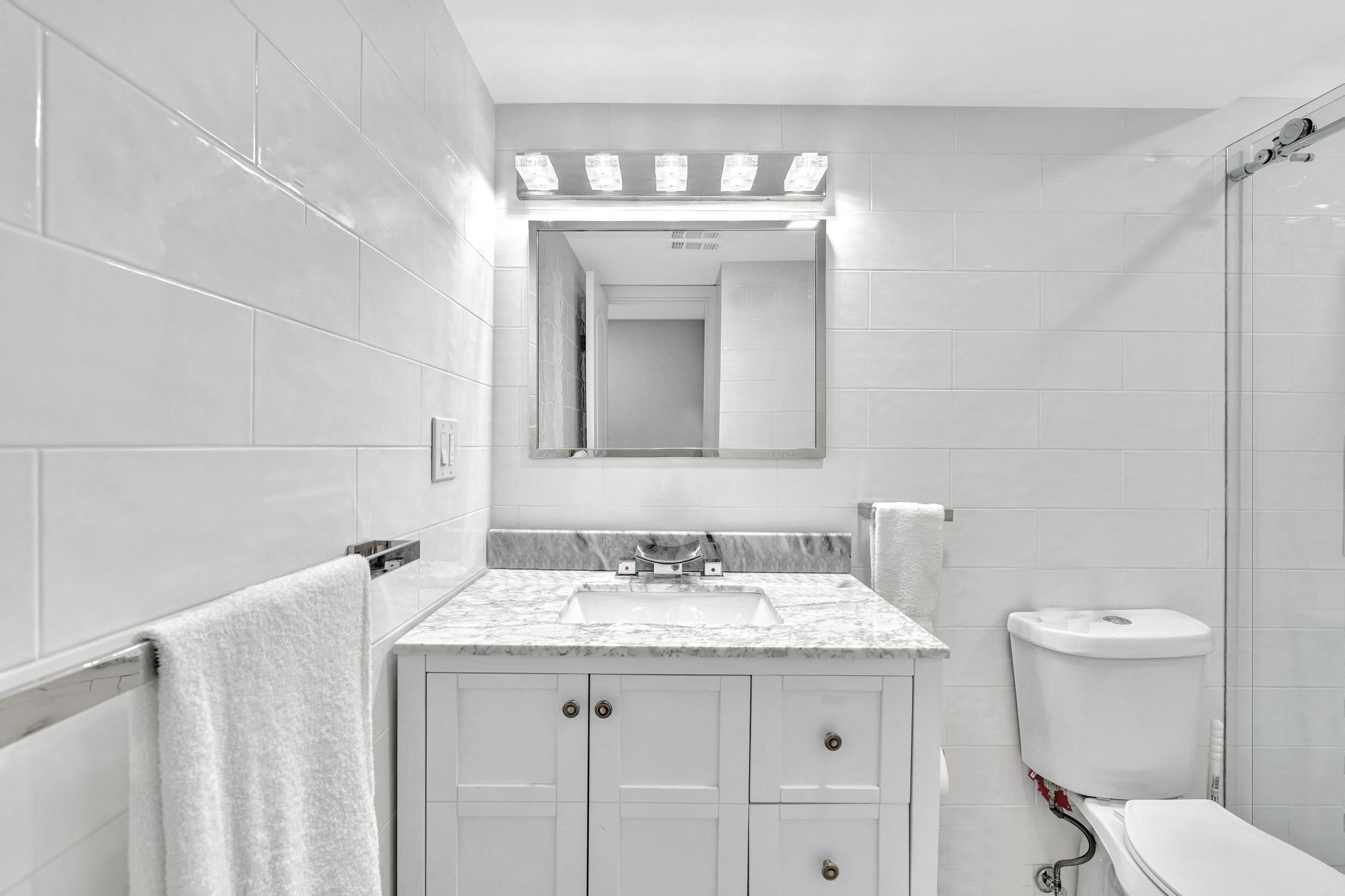 Sunny Isles Gem/ 2BR Modern Condo + Free Parking/ 712