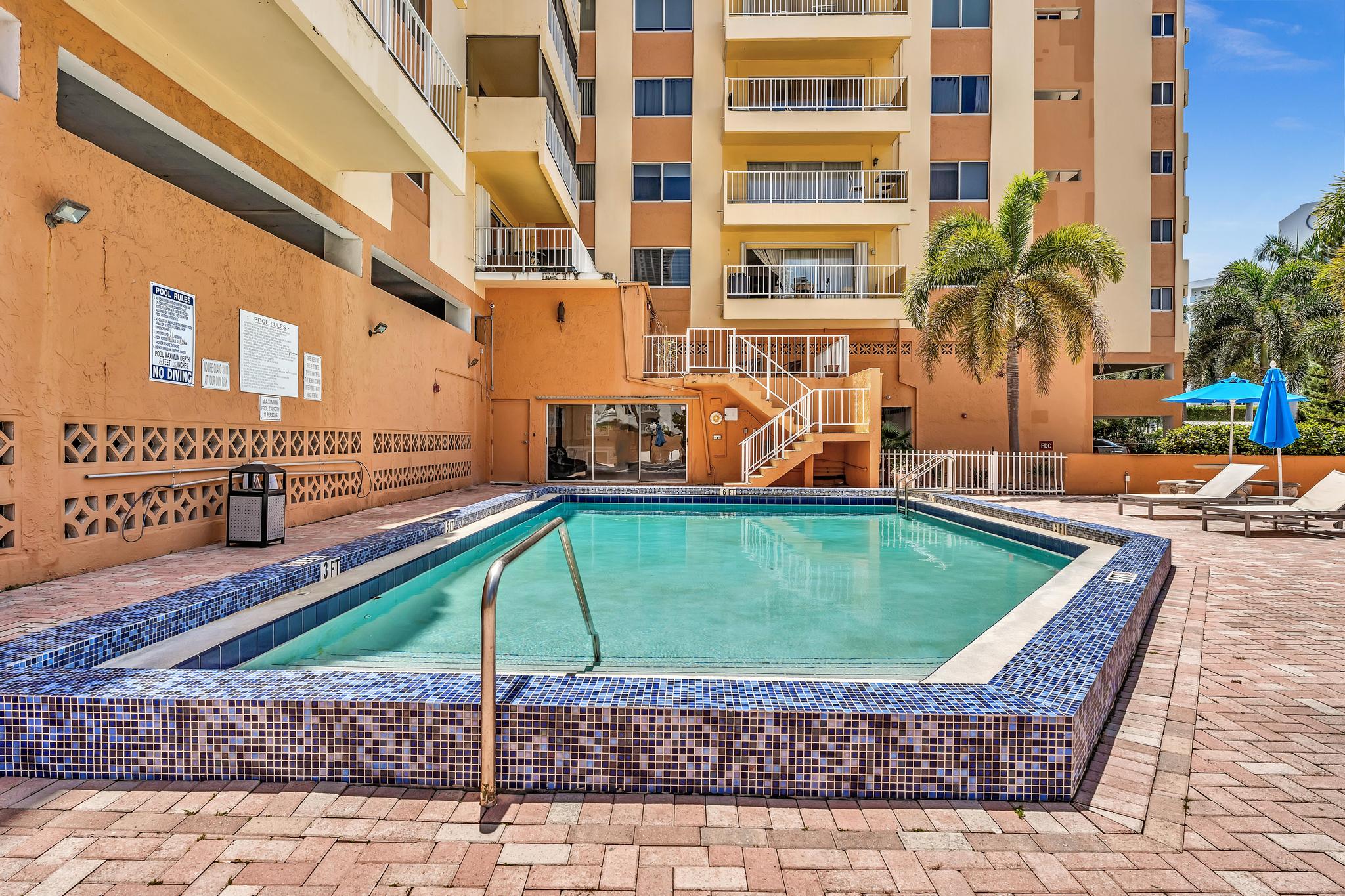 Sunny Isles Gem/ 2BR Modern Condo + Free Parking/ 712