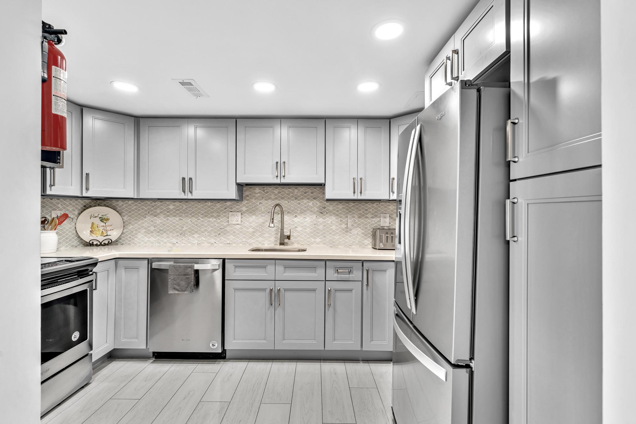 Sunny Isles Gem/ 2BR Modern Condo + Free Parking/ 712