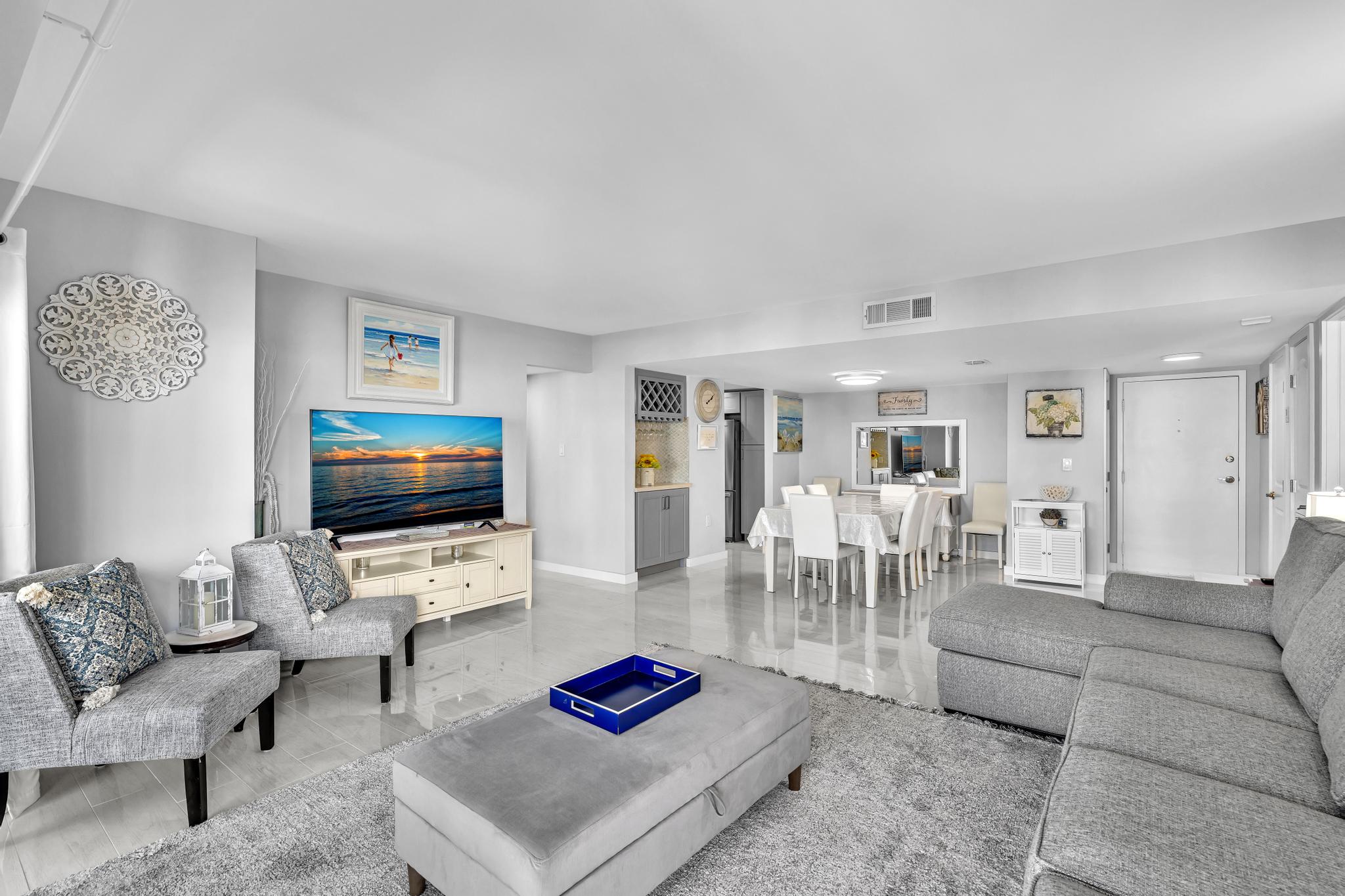 Sunny Isles Gem/ 2BR Modern Condo + Free Parking/ 712