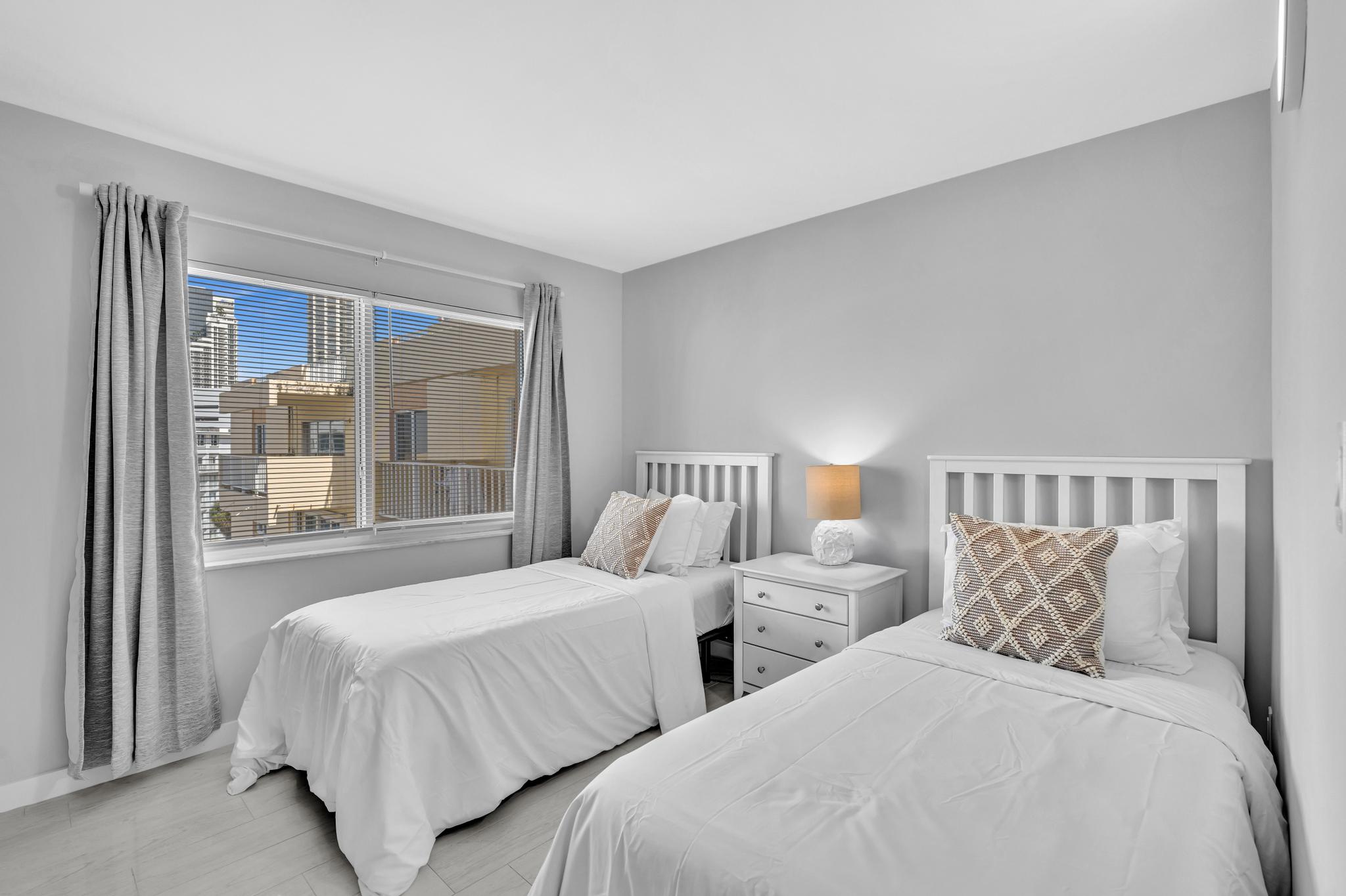 Sunny Isles Gem/ 2BR Modern Condo + Free Parking/ 712