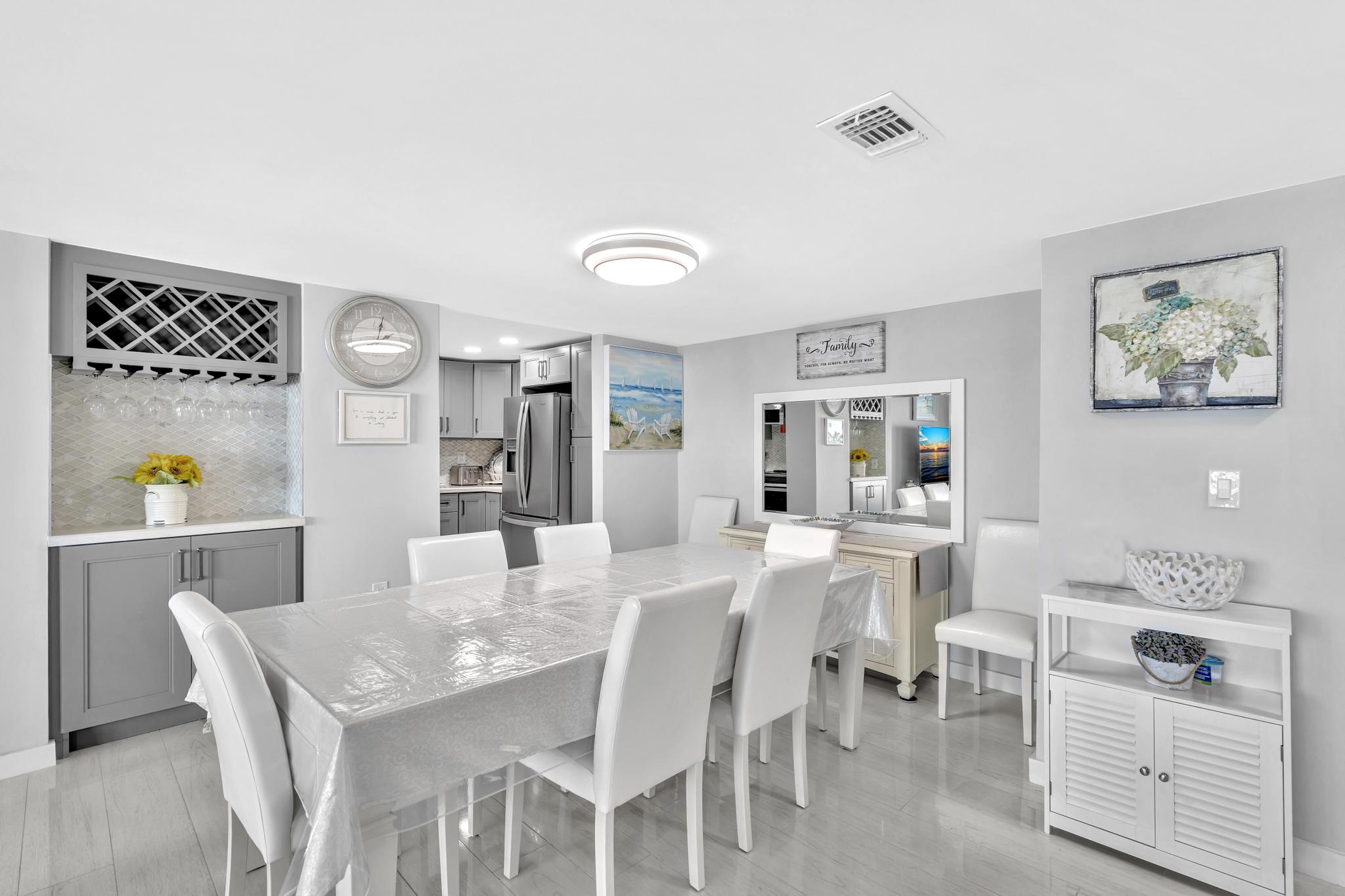 Sunny Isles Gem/ 2BR Modern Condo + Free Parking/ 712