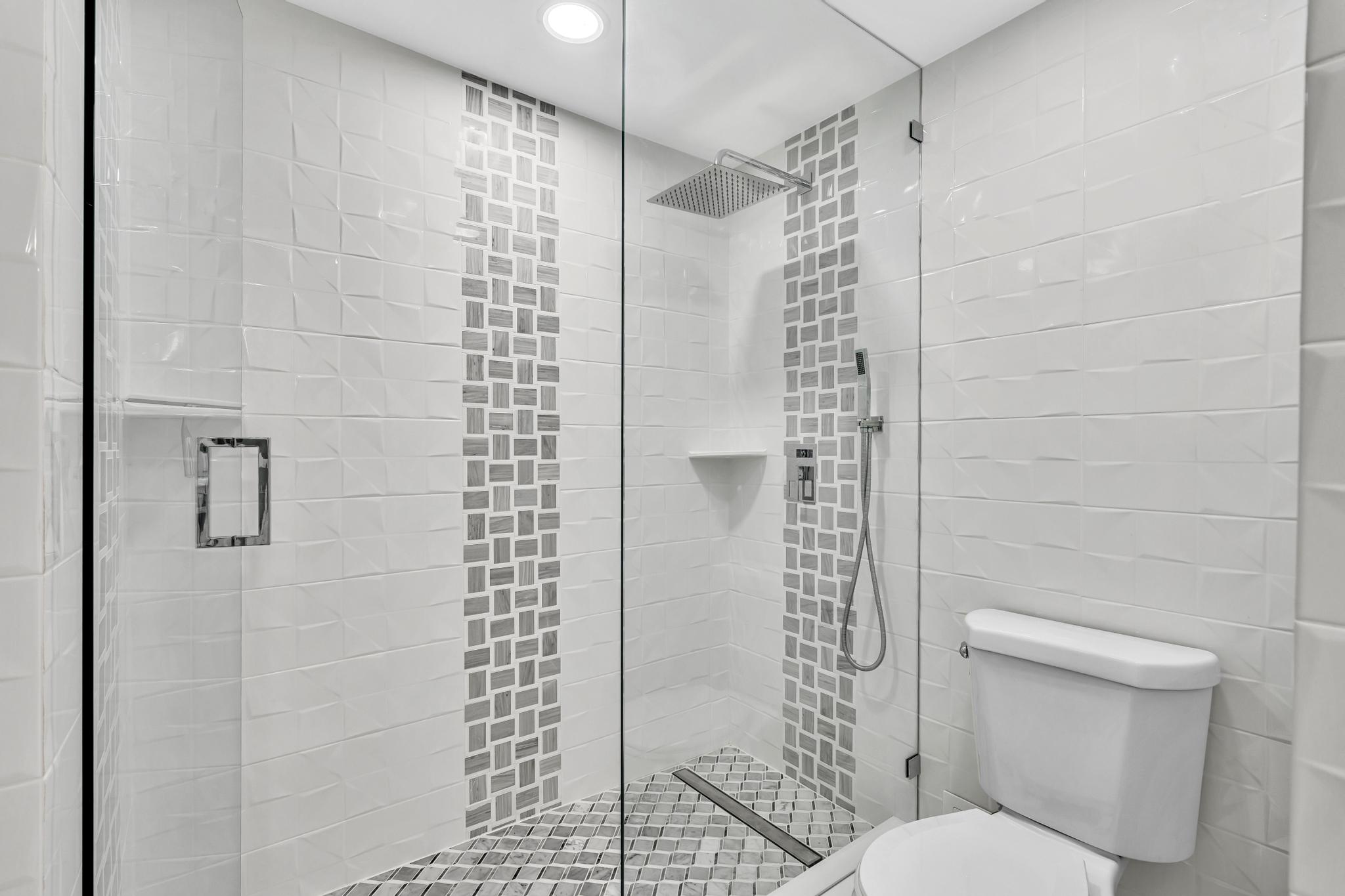 Sunny Isles Gem/ 2BR Modern Condo + Free Parking/ 712