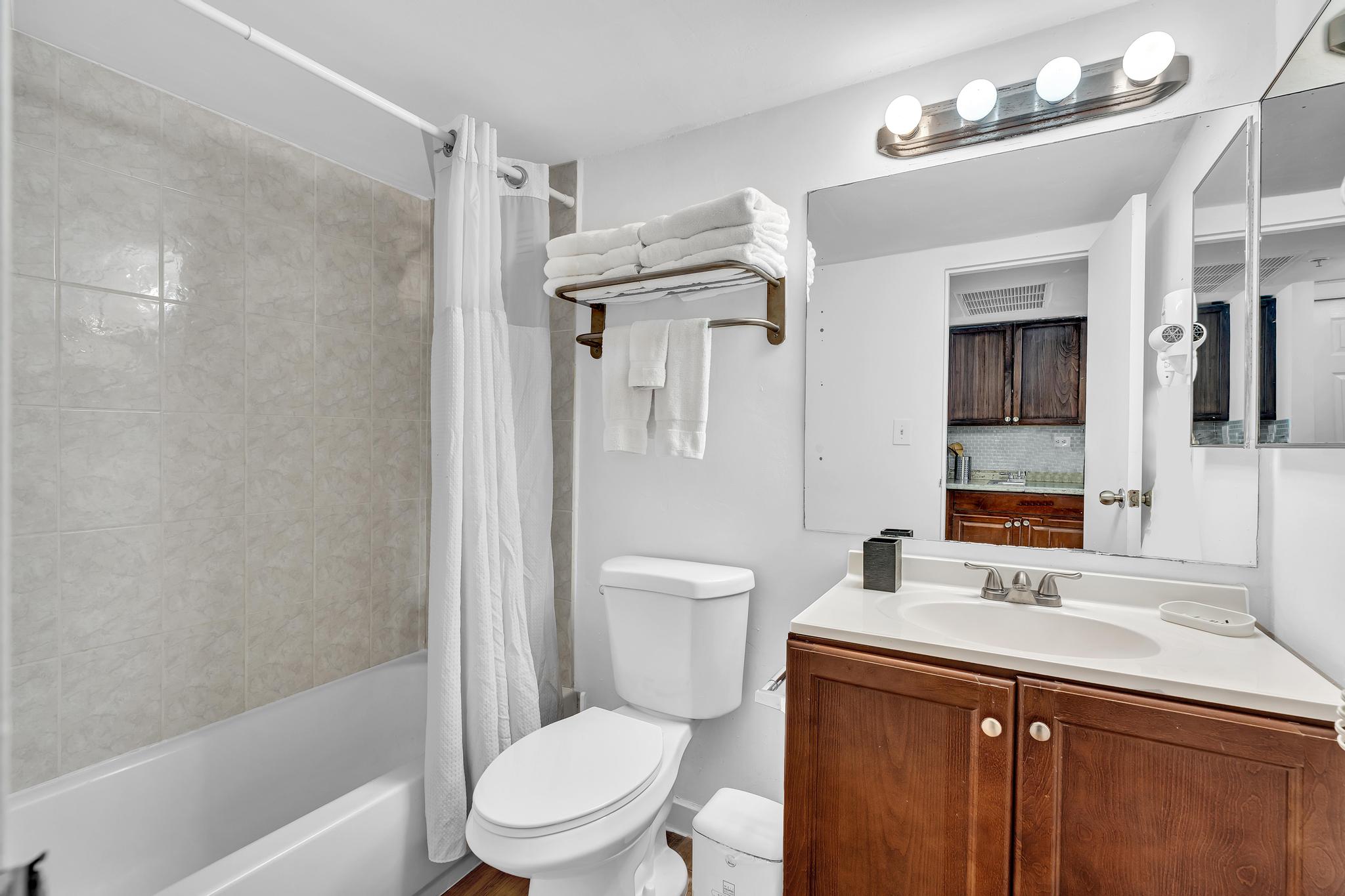 Affordable Oceanfront Studio in Sunny Isles Marco Polo 423