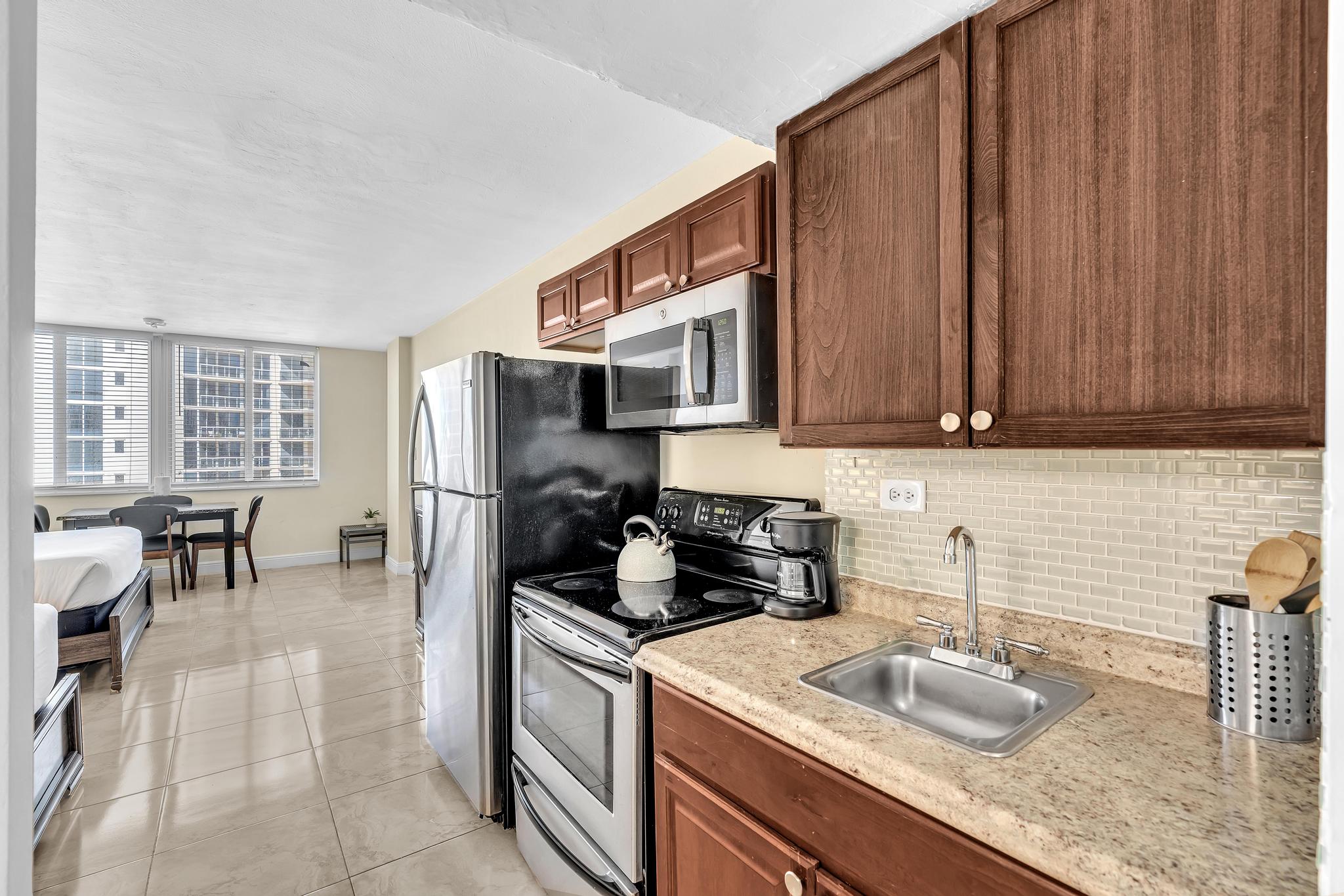 Affordable Oceanfront Studio in Sunny Isles Marco Polo 423