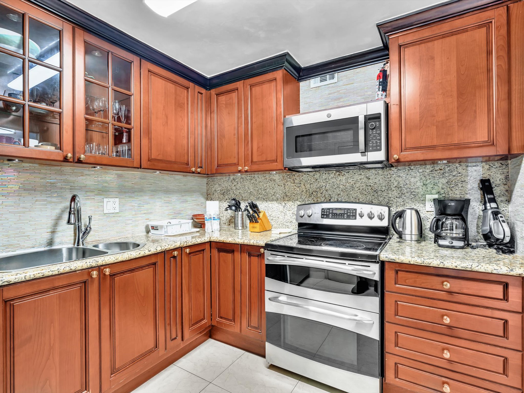 Modern Luxury 2BR/2BA Retreat – Short Walk to the Beach -605