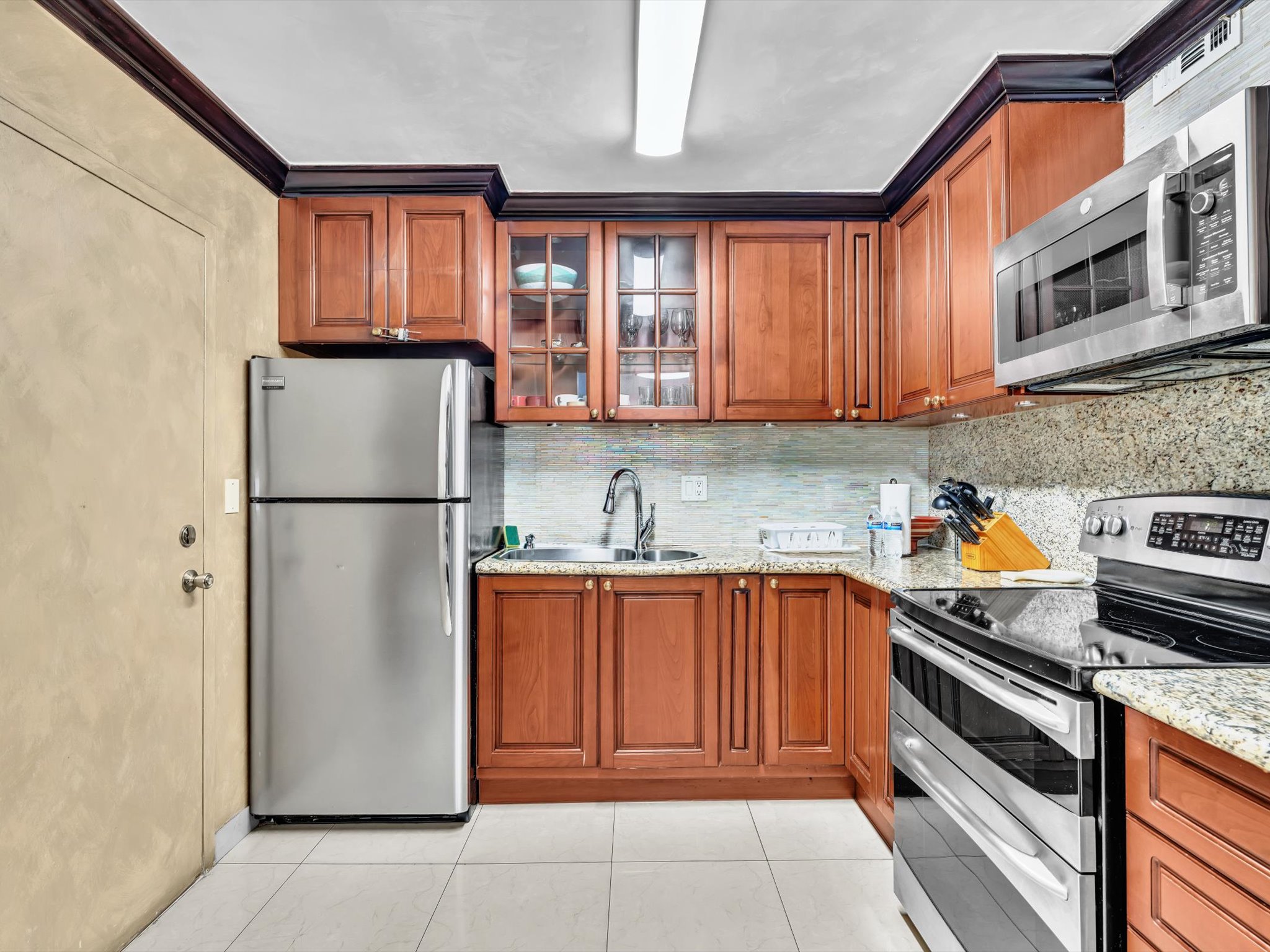 Modern Luxury 2BR/2BA Retreat – Short Walk to the Beach -605
