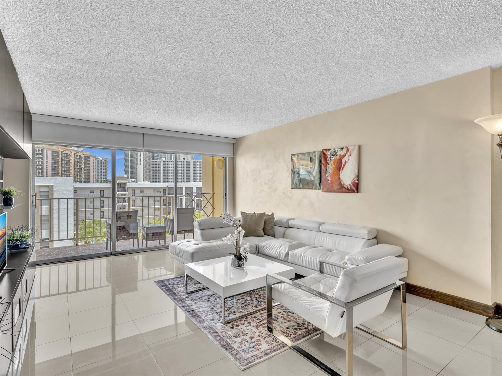 Modern Luxury 2BR/2BA Retreat – Short Walk to the Beach -605