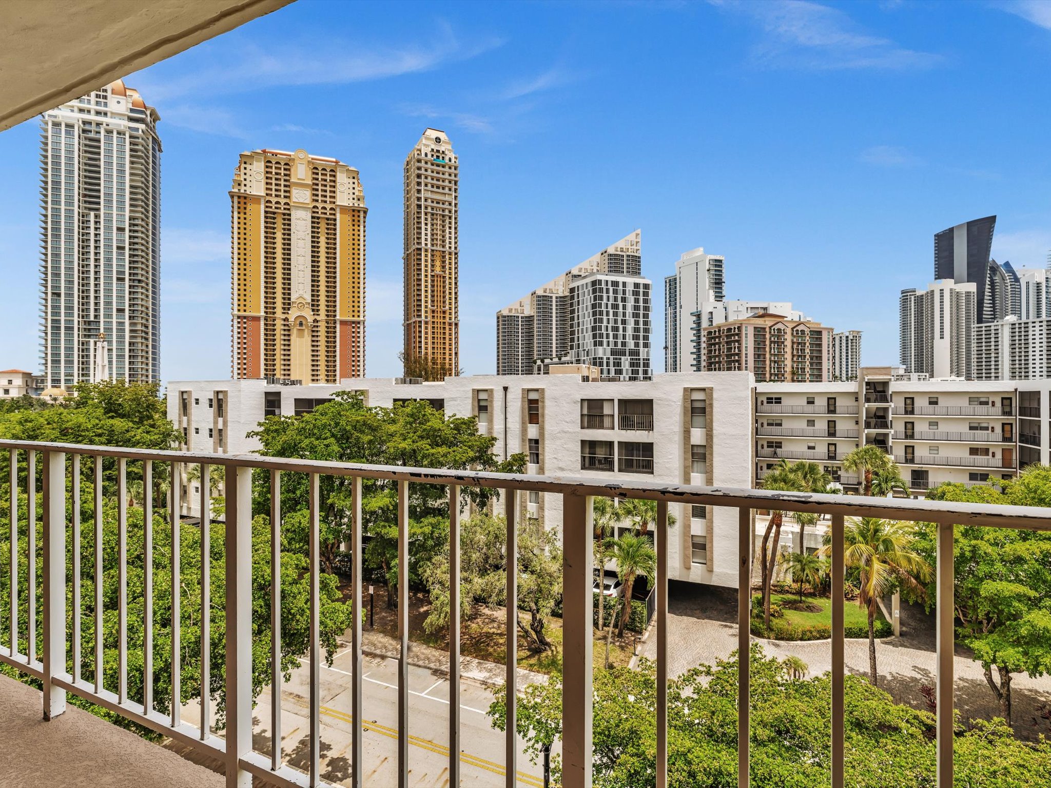 Modern Luxury 2BR/2BA Retreat – Short Walk to the Beach -605