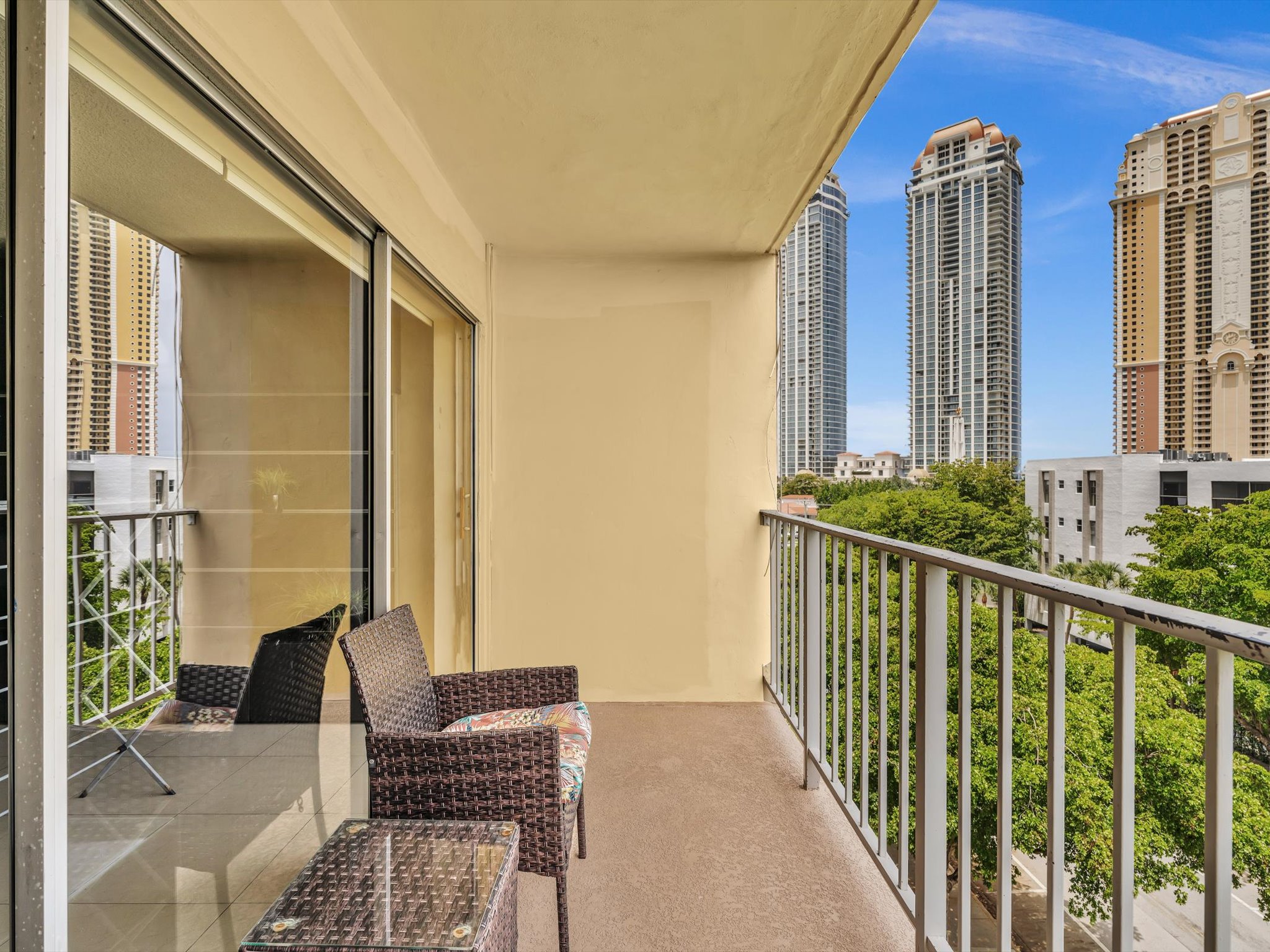 Modern Luxury 2BR/2BA Retreat – Short Walk to the Beach -605