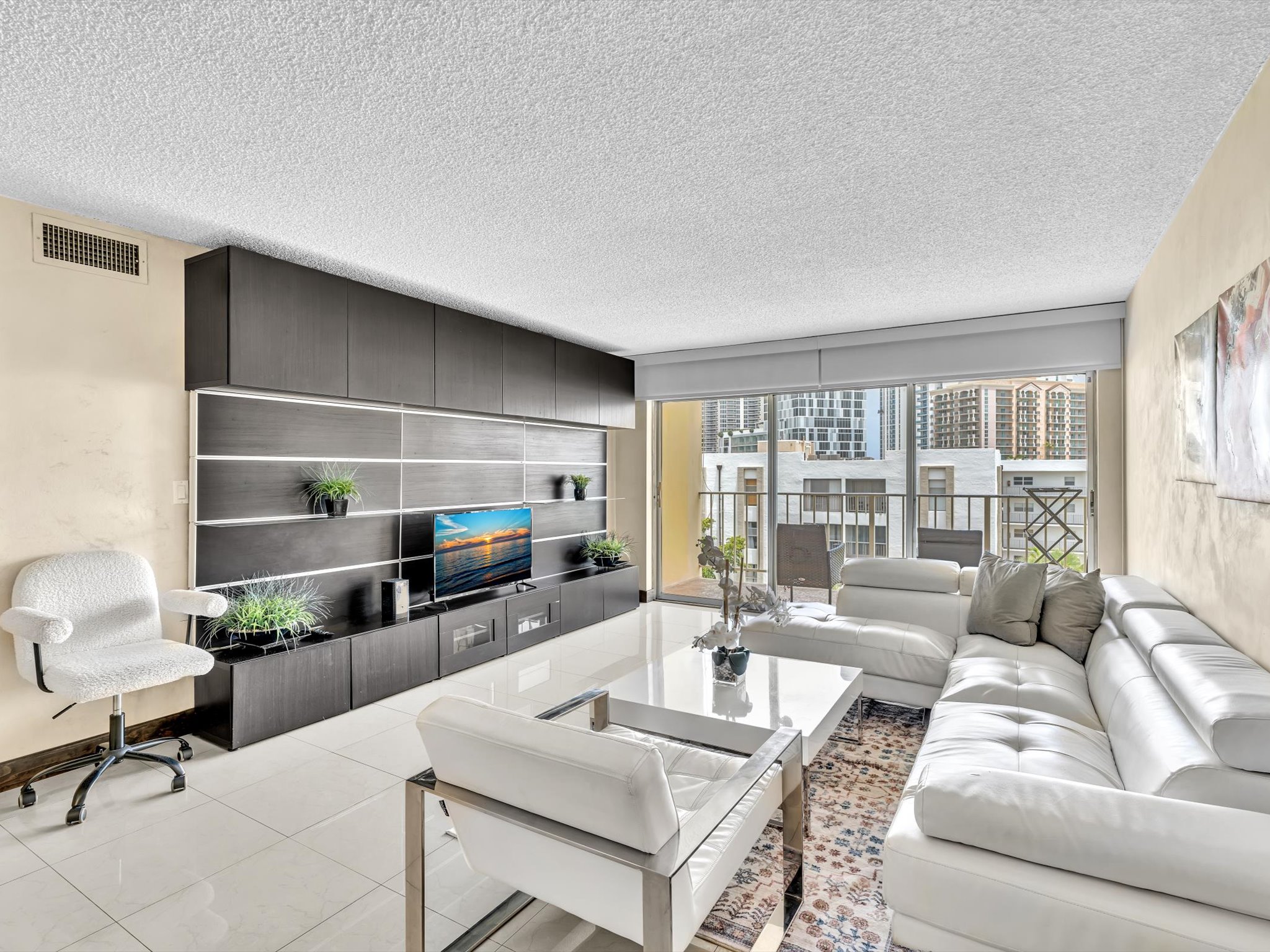 Modern Luxury 2BR/2BA Retreat – Short Walk to the Beach -605