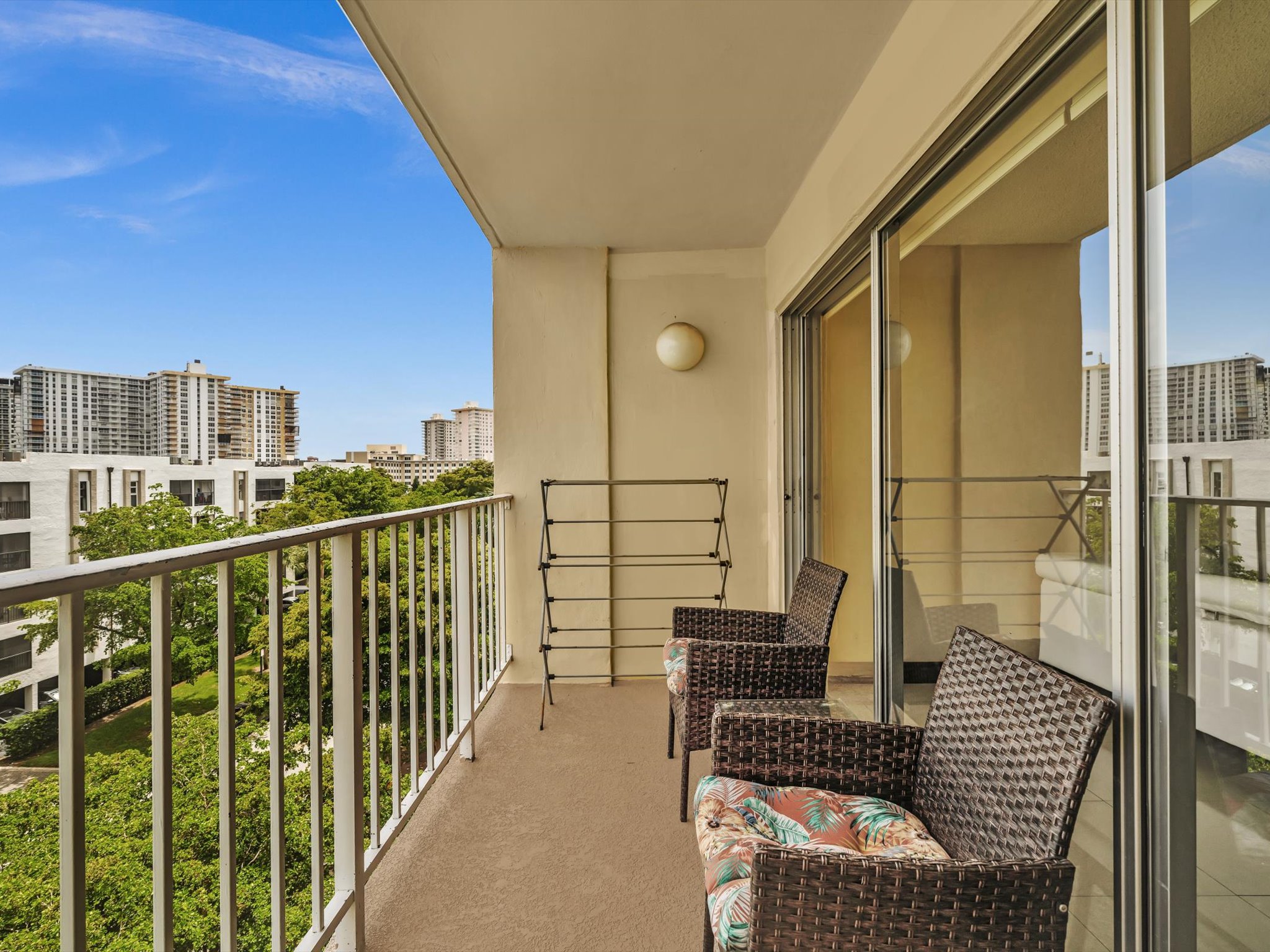 Modern Luxury 2BR/2BA Retreat – Short Walk to the Beach -605