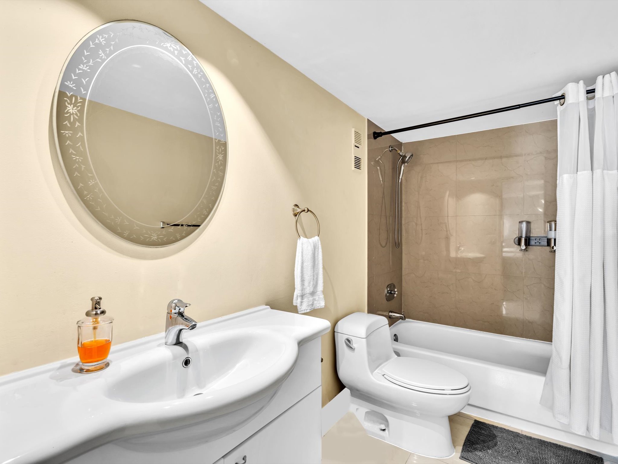 Modern Luxury 2BR/2BA Retreat – Short Walk to the Beach -605