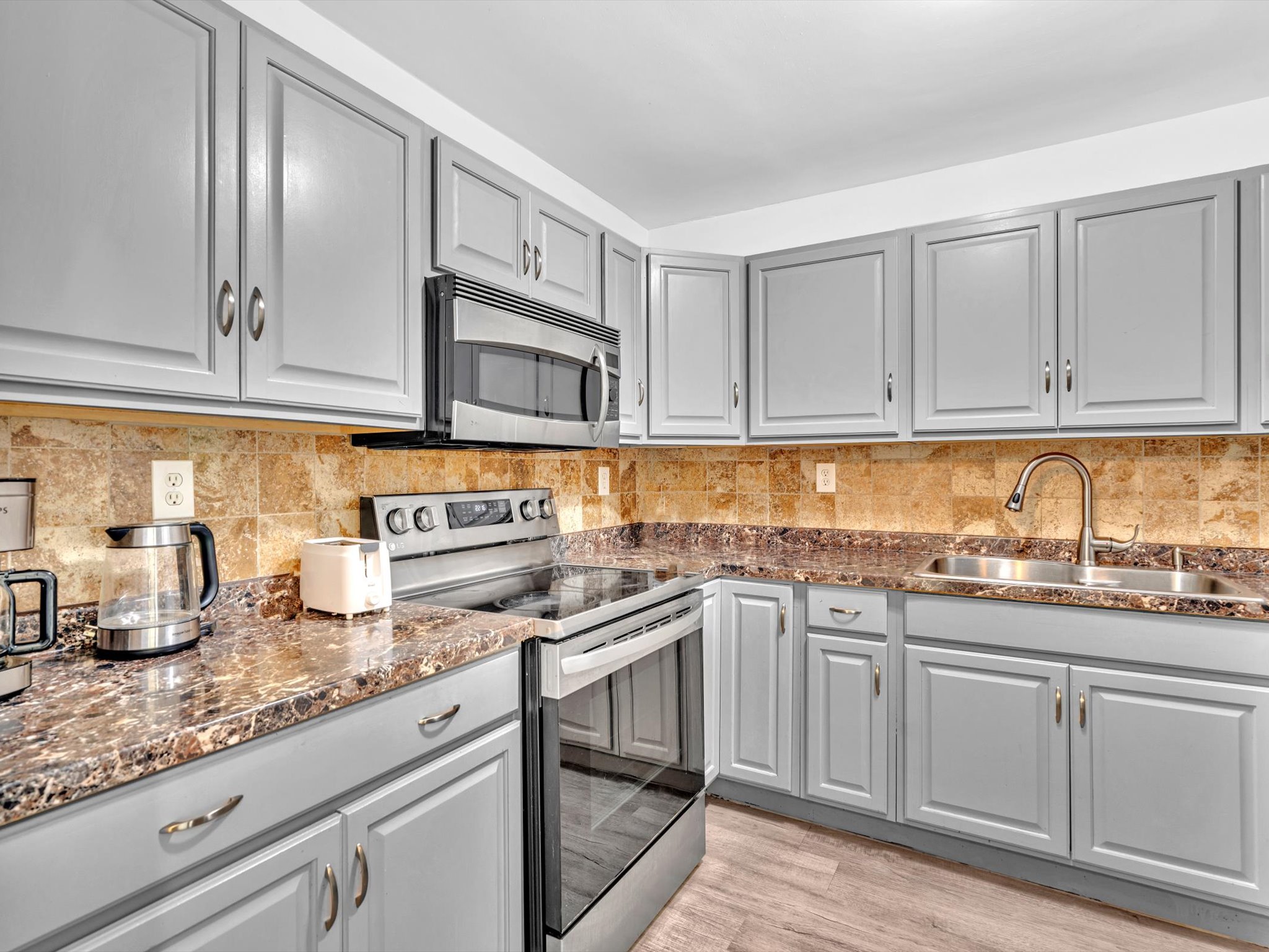 Bright 1BR Apt w/ Balcony • 5 Min Walk to Beach/403