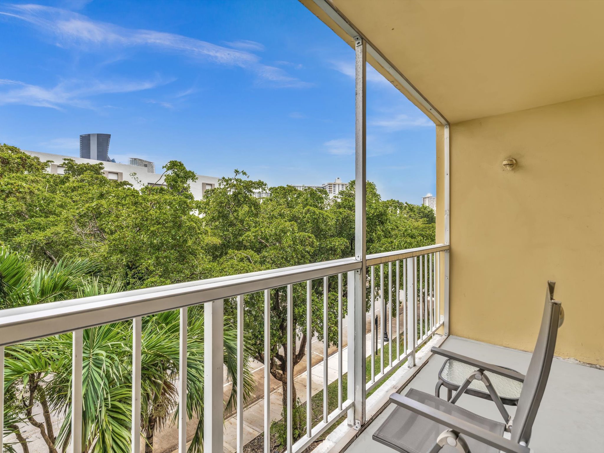 Bright 1BR Apt w/ Balcony • 5 Min Walk to Beach/403