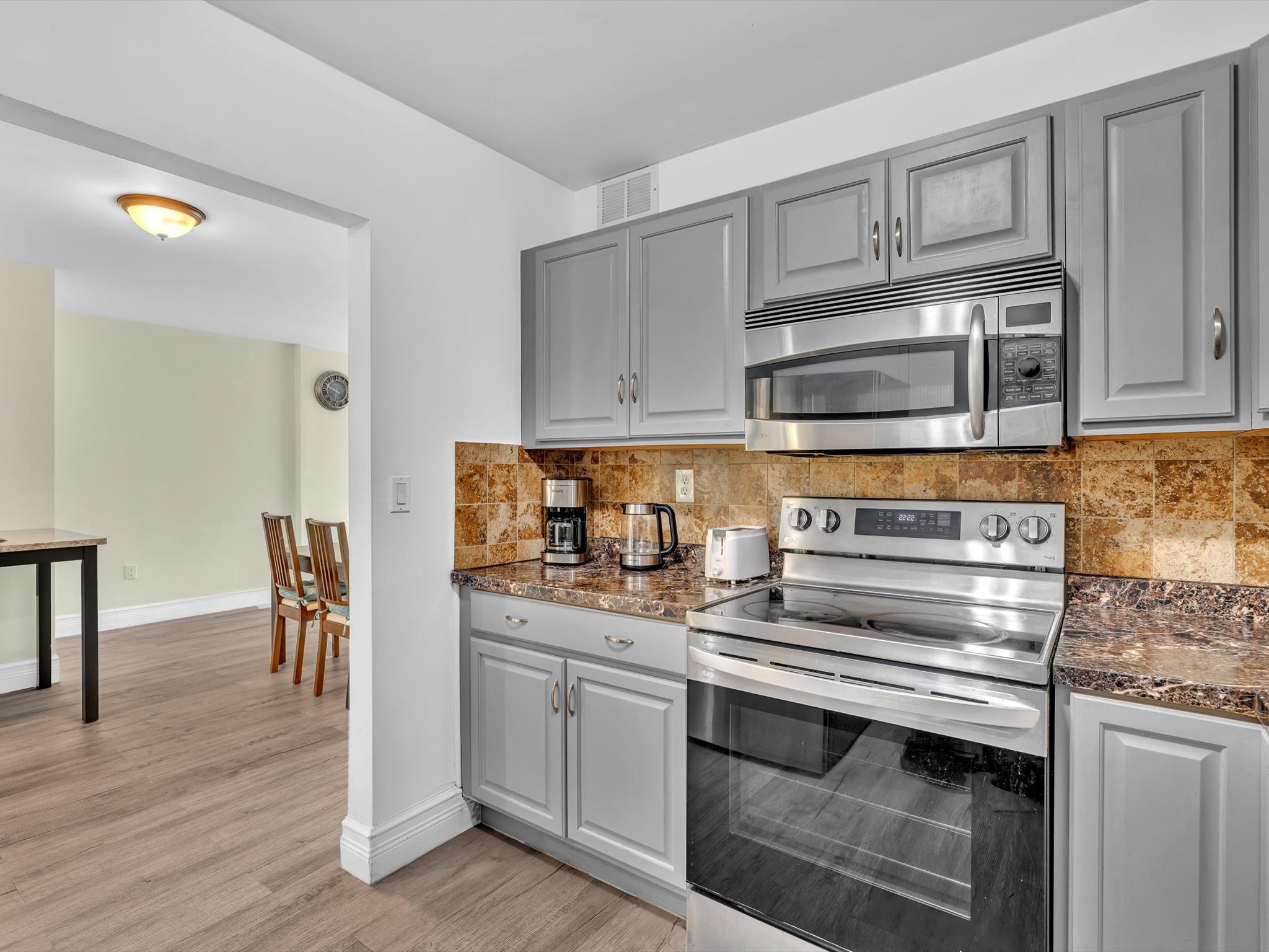 Bright 1BR Apt w/ Balcony • 5 Min Walk to Beach/403