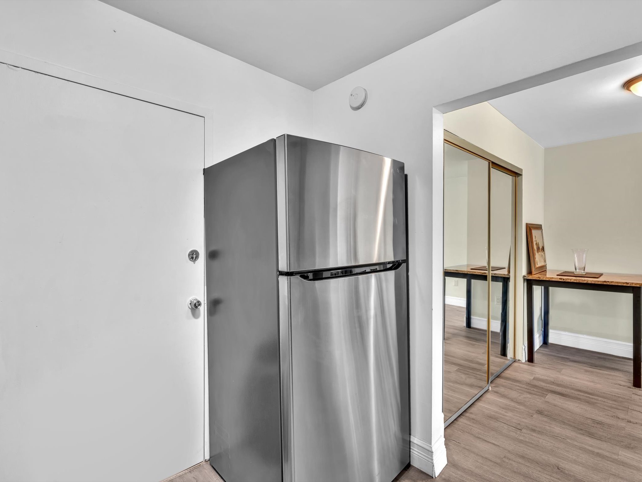 Bright 1BR Apt w/ Balcony • 5 Min Walk to Beach/403