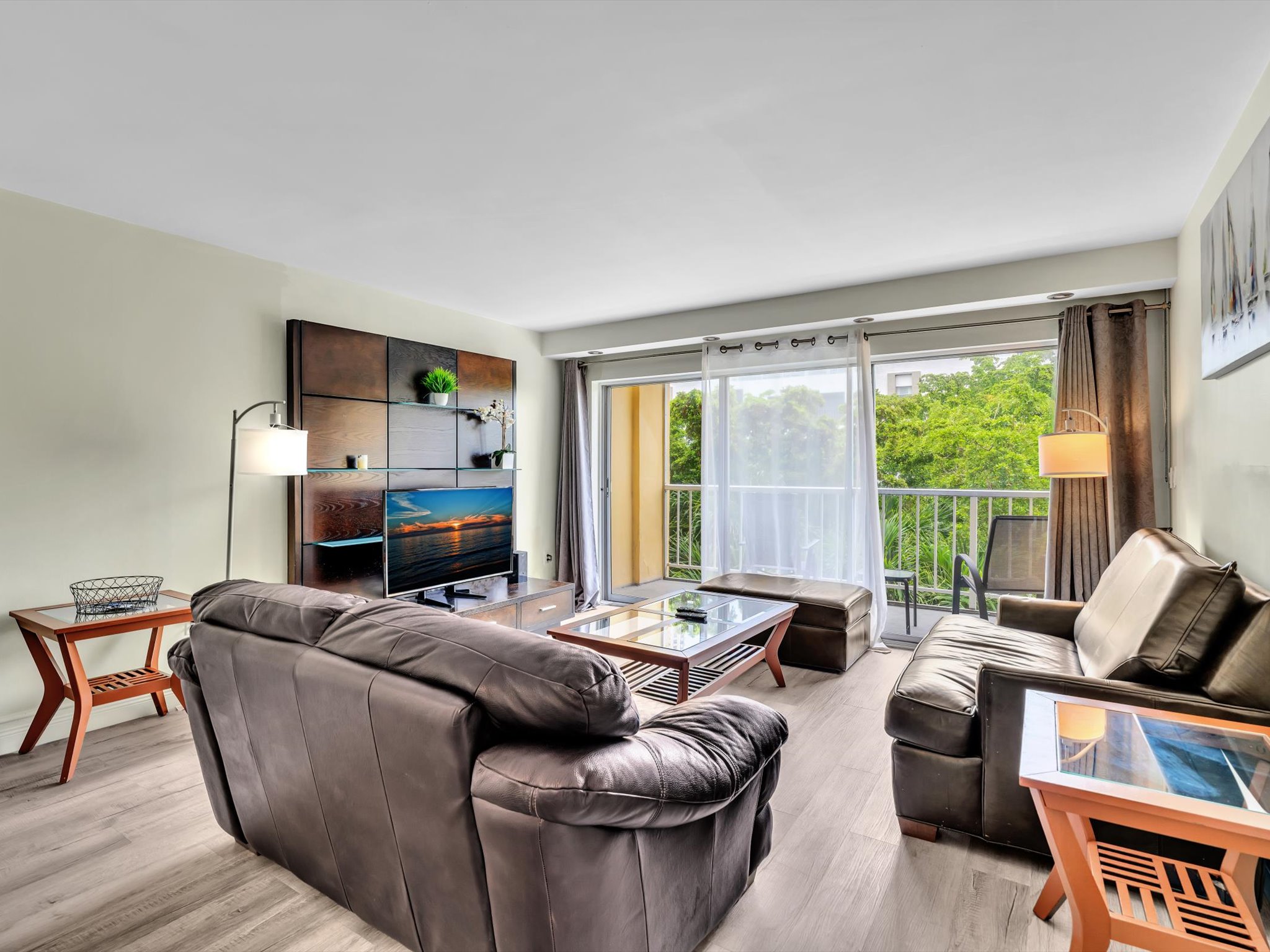 Bright 1BR Apt w/ Balcony • 5 Min Walk to Beach/403