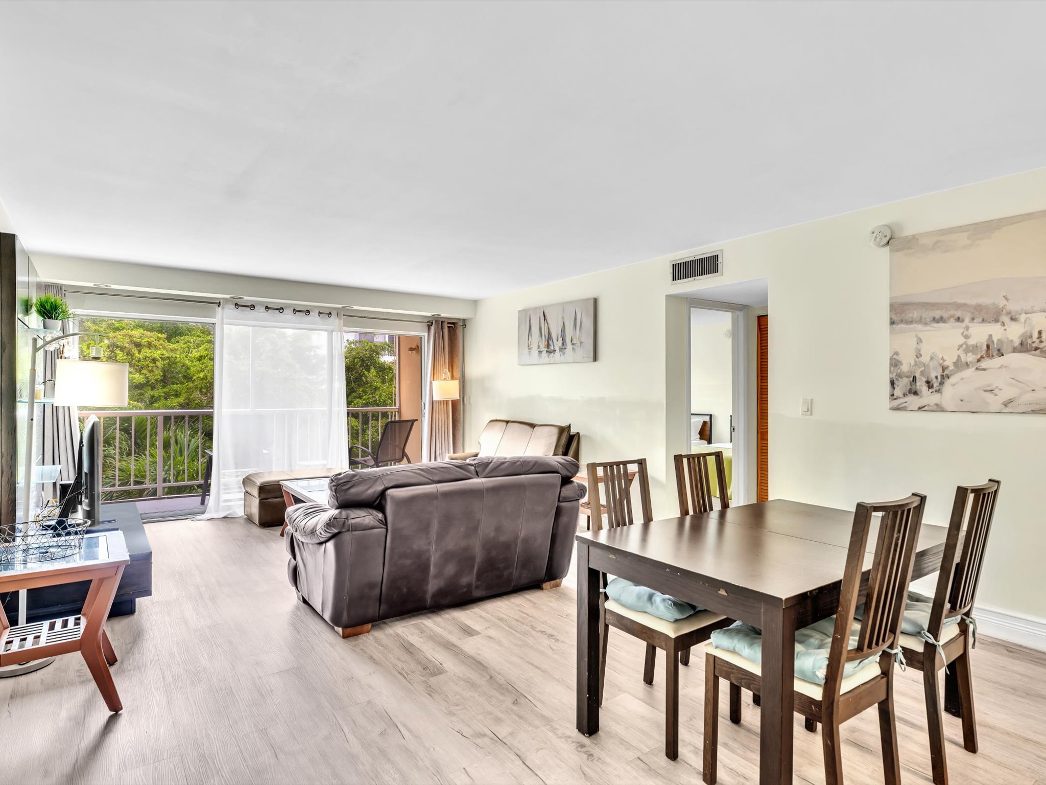 Bright 1BR Apt w/ Balcony • 5 Min Walk to Beach/403