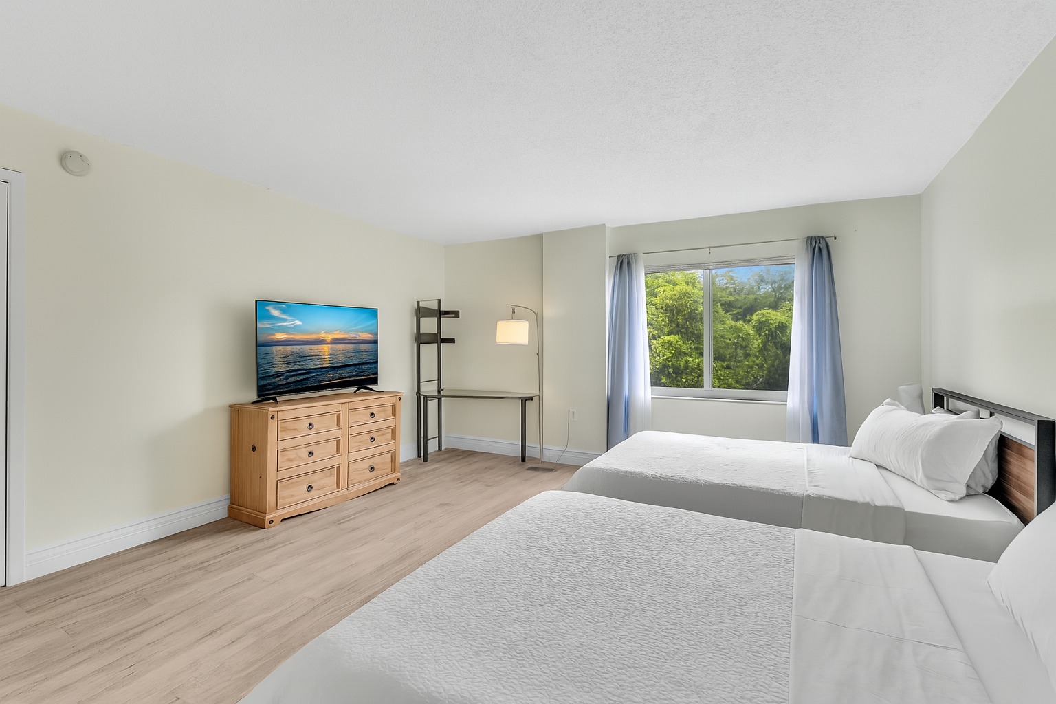 Bright 1BR Apt w/ Balcony • 5 Min Walk to Beach/403